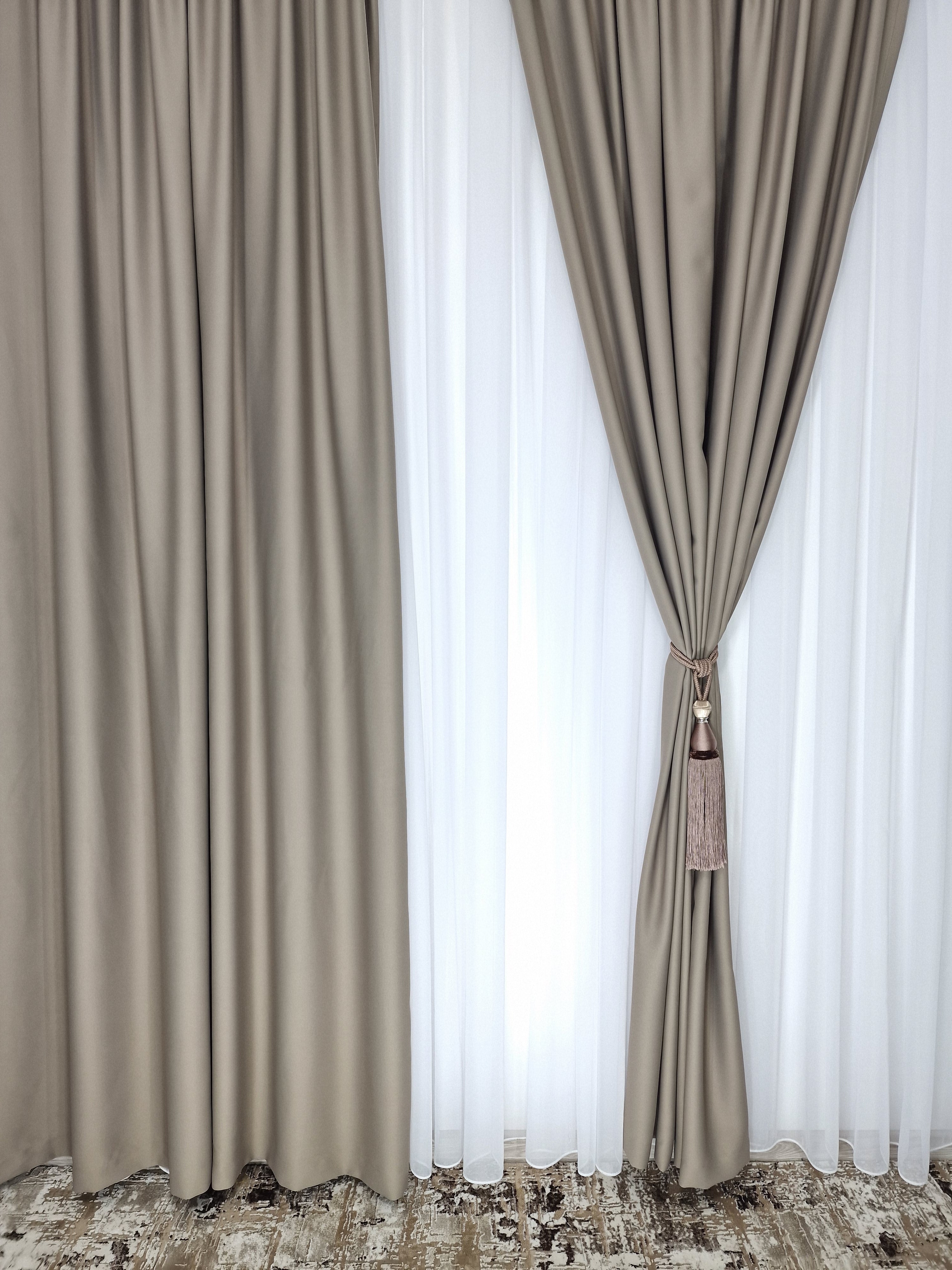 Set Liz: perdea alba simpla voal si draperie culoare cafea cu lapte blackout 98%