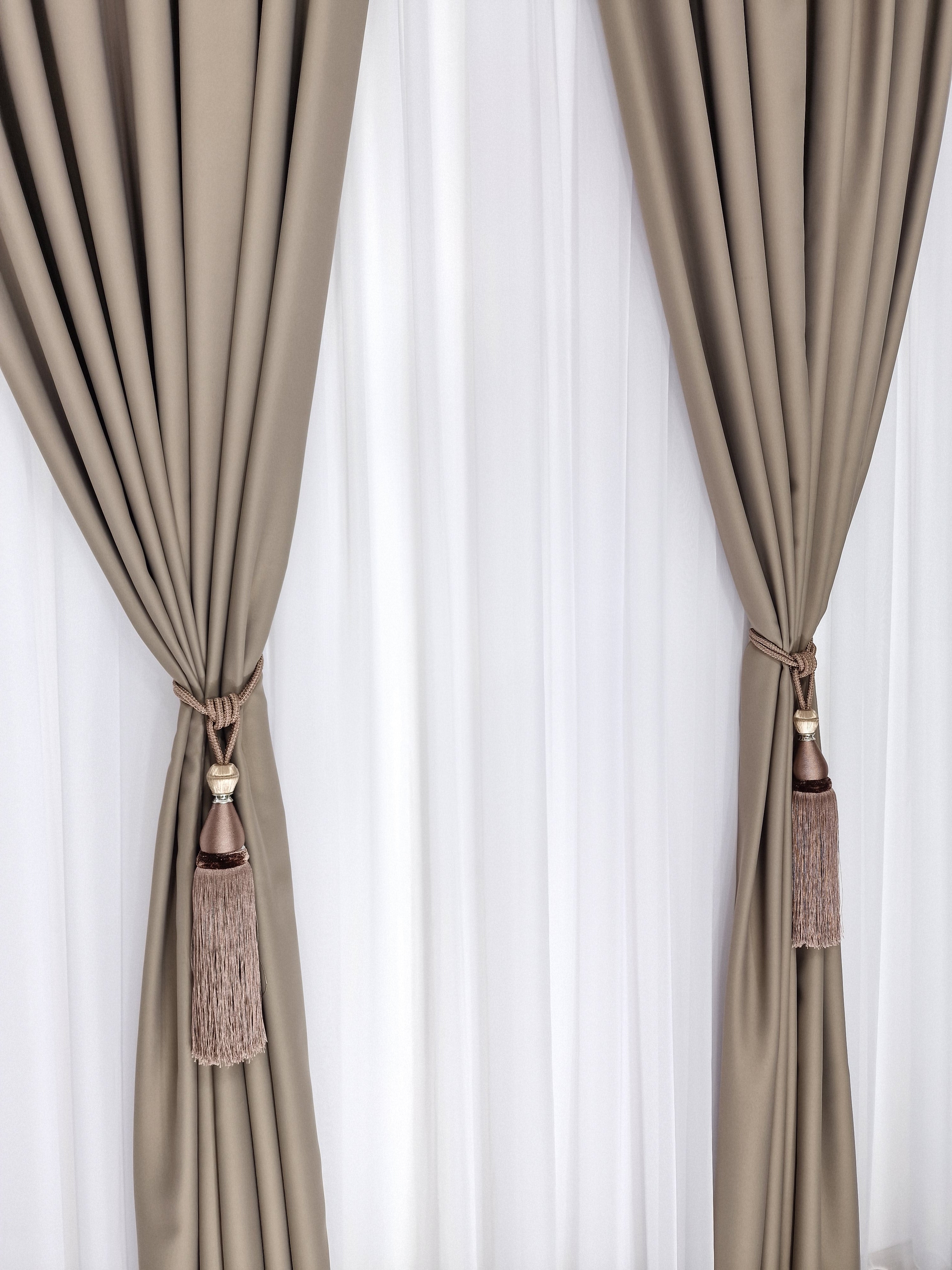 Set Liz: perdea alba simpla voal si draperie culoare cafea cu lapte blackout 98%