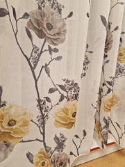 Perdea din material plin ca textura, model floral