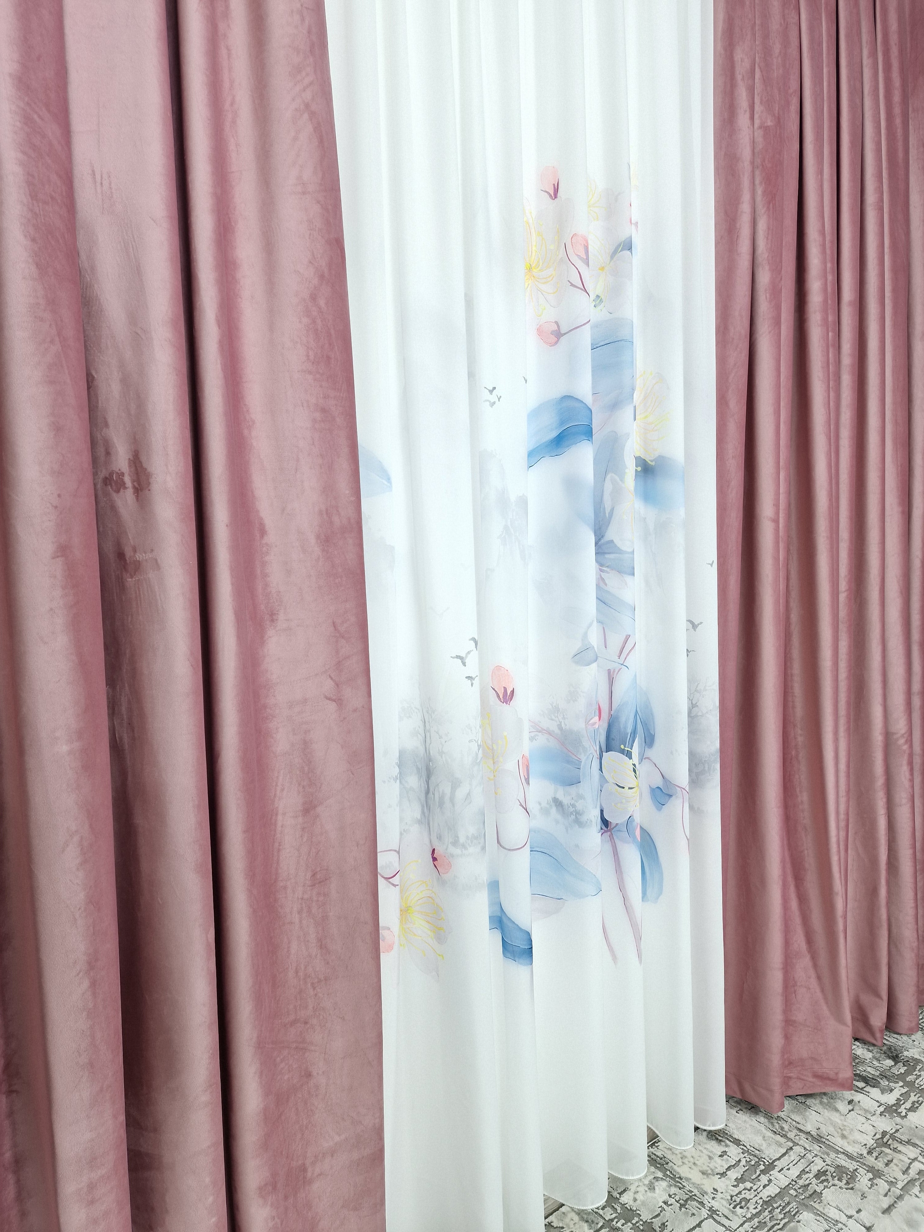 Set Lila: perdea din matase cu flori lila si draperie lila din catifea