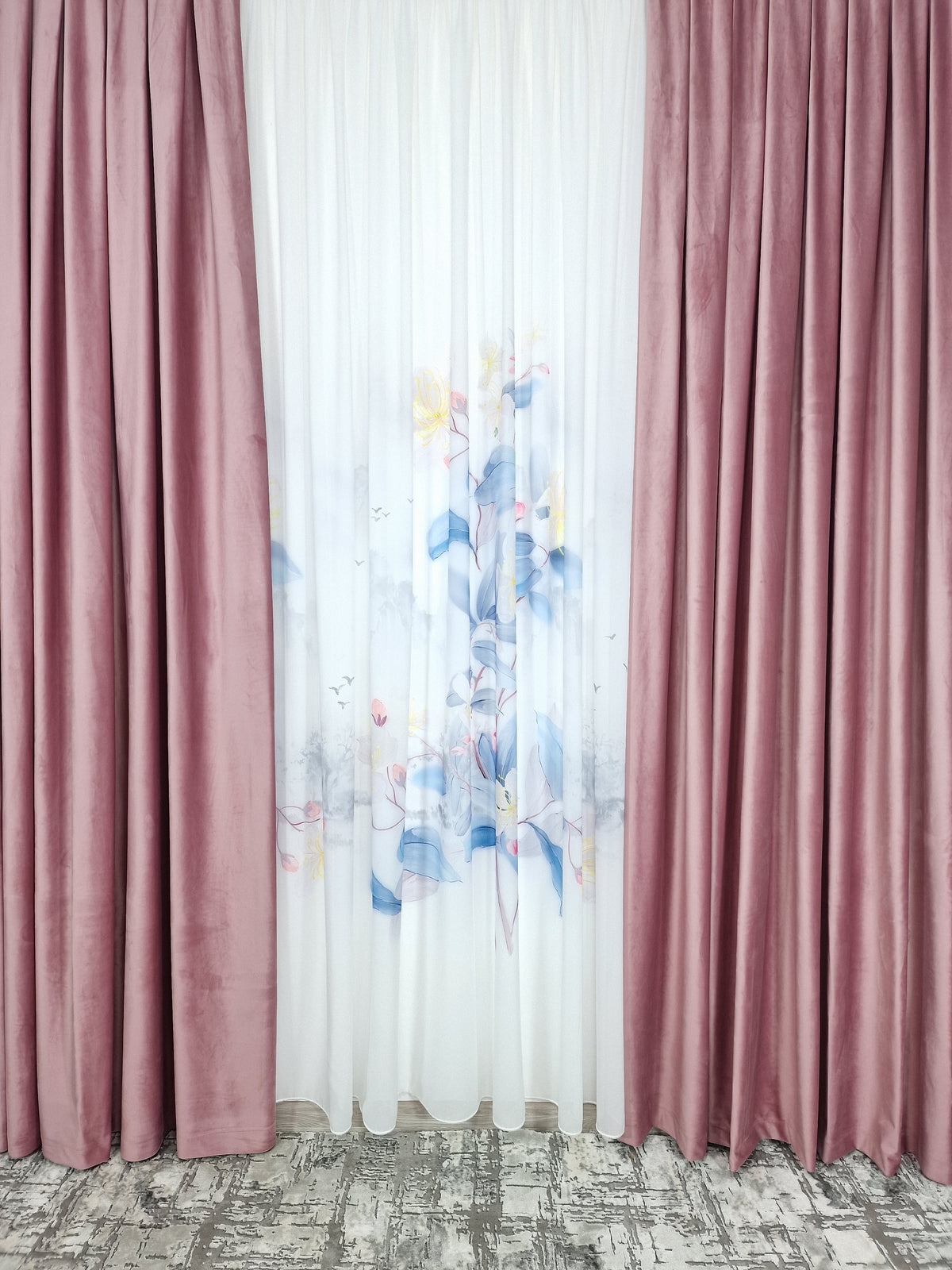 Set Lila: perdea din matase cu flori lila si draperie lila din catifea