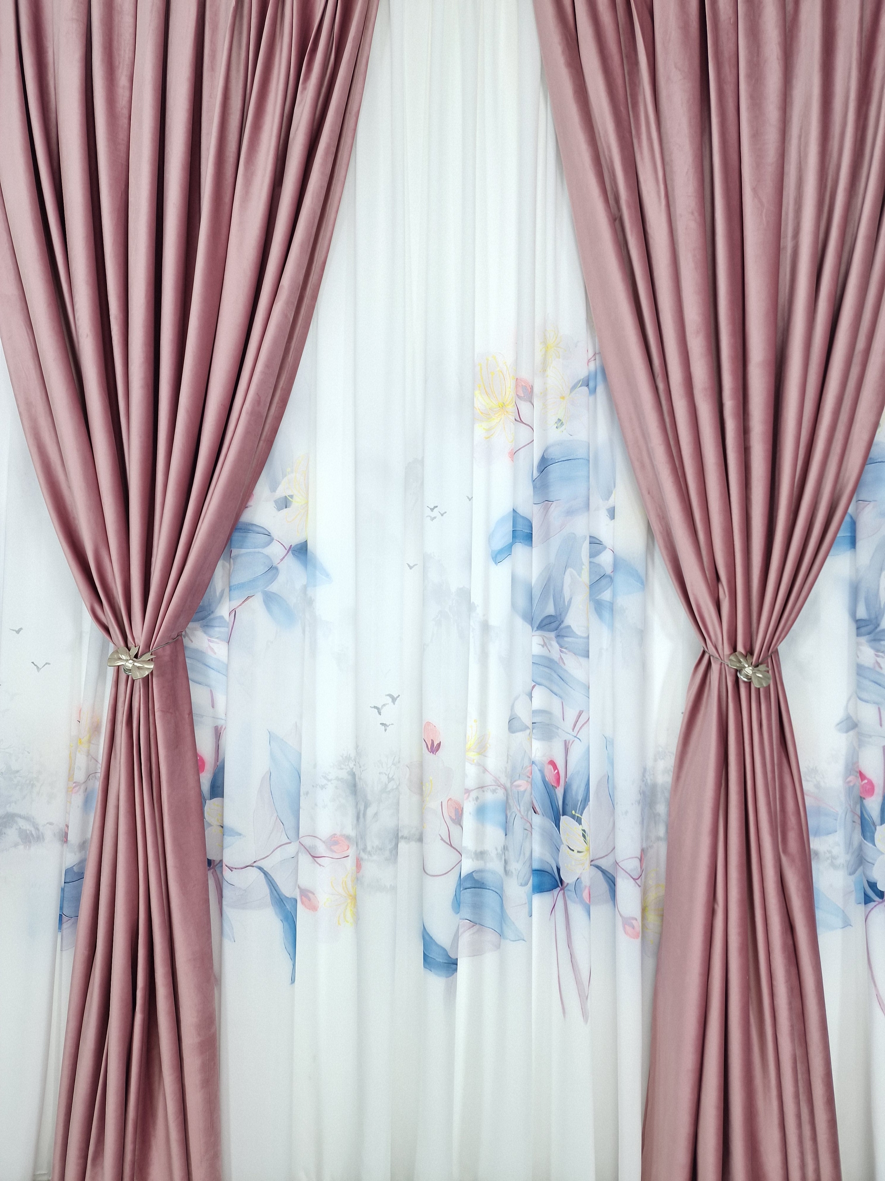 Set Lila: perdea din matase cu flori lila si draperie lila din catifea
