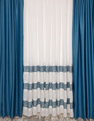 Set Kim: perdea din in cristal alba cu benzi turcoaz si draperie simpla turcoaz blackout 98%