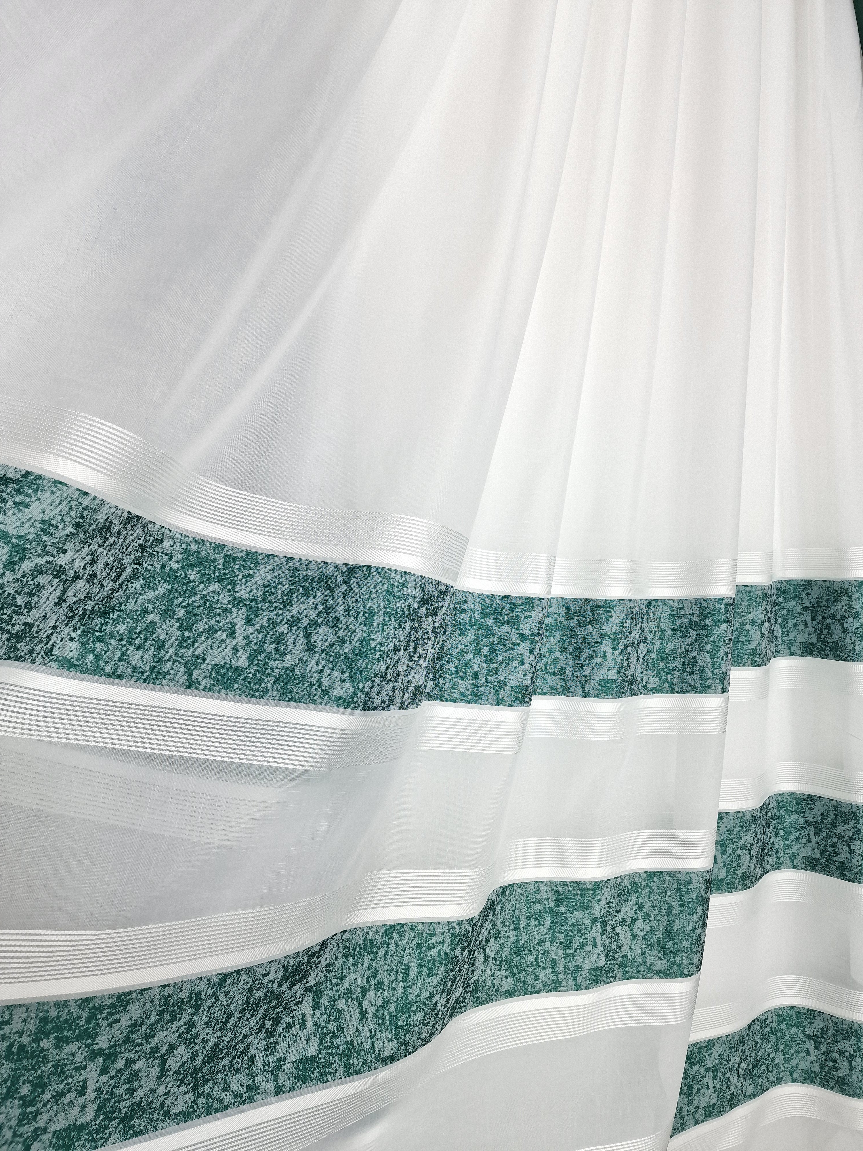 Set Ruben: Perdea in cristal cu benzi verde smarald si draperie catifea verde smarald