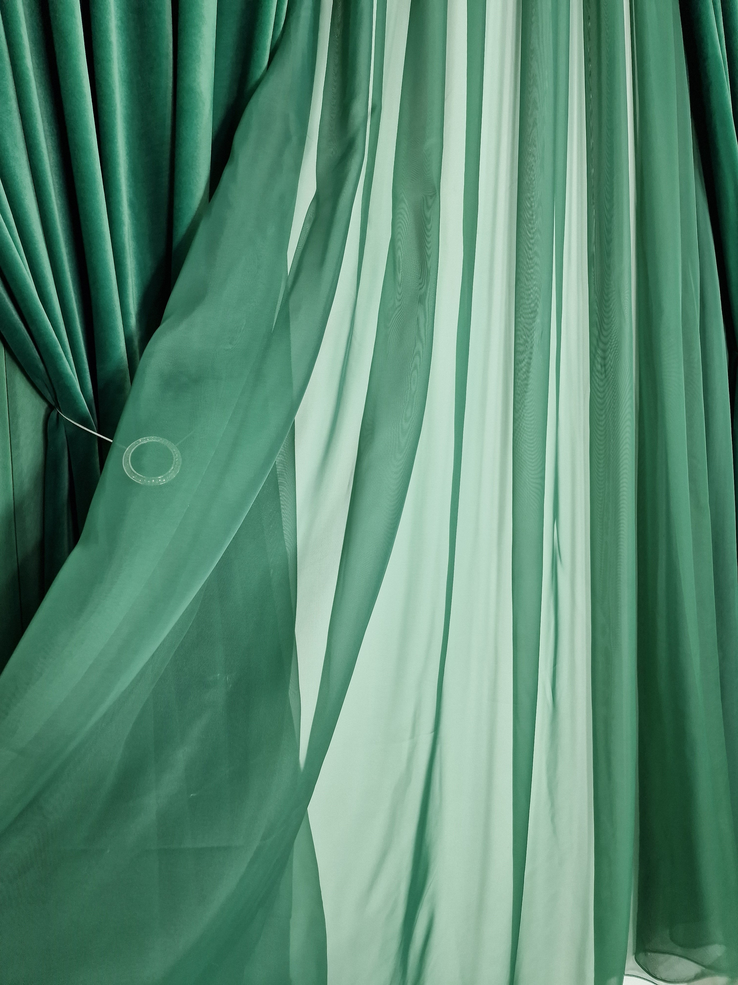 Set Speranta: perdea voal verde si draperie catifea verde smarald intens