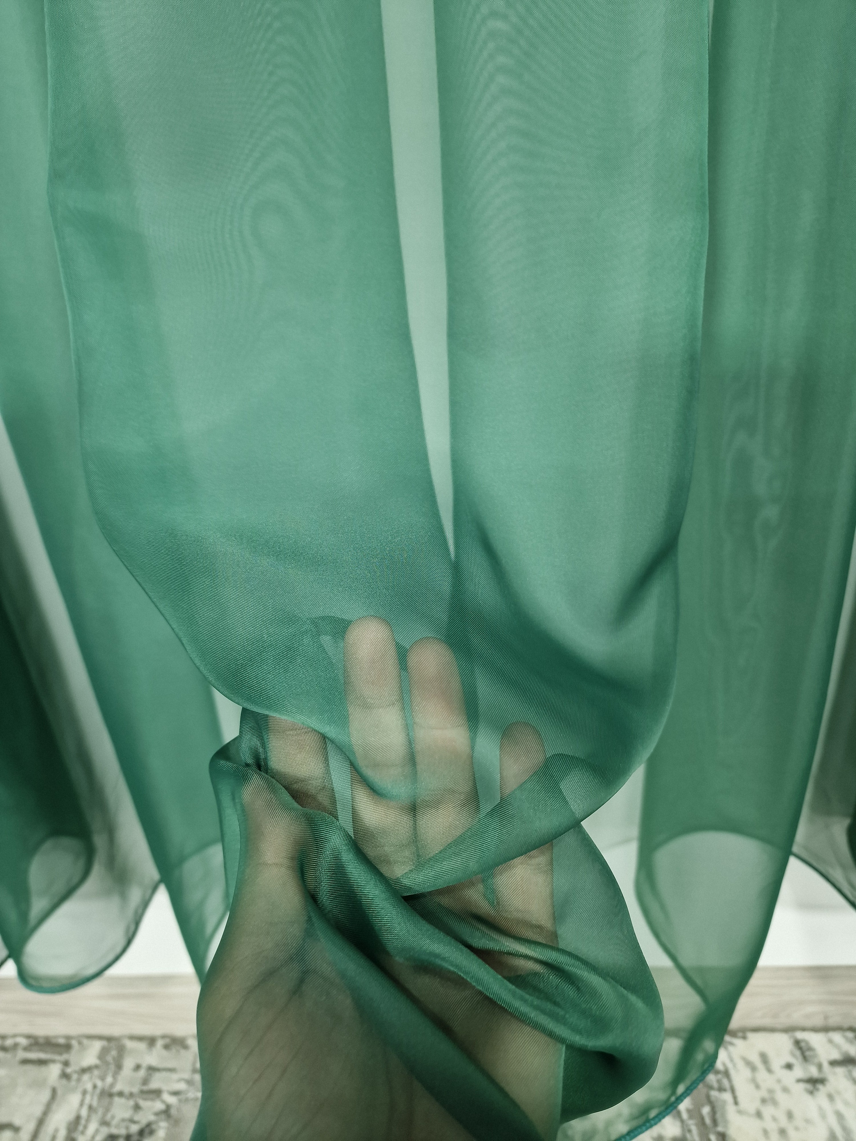 Set Speranta: perdea voal verde si draperie catifea verde smarald intens