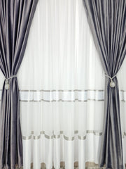Set Bodo: Perdea alba cu benzi alb cu gri si Draperie catifea gri
