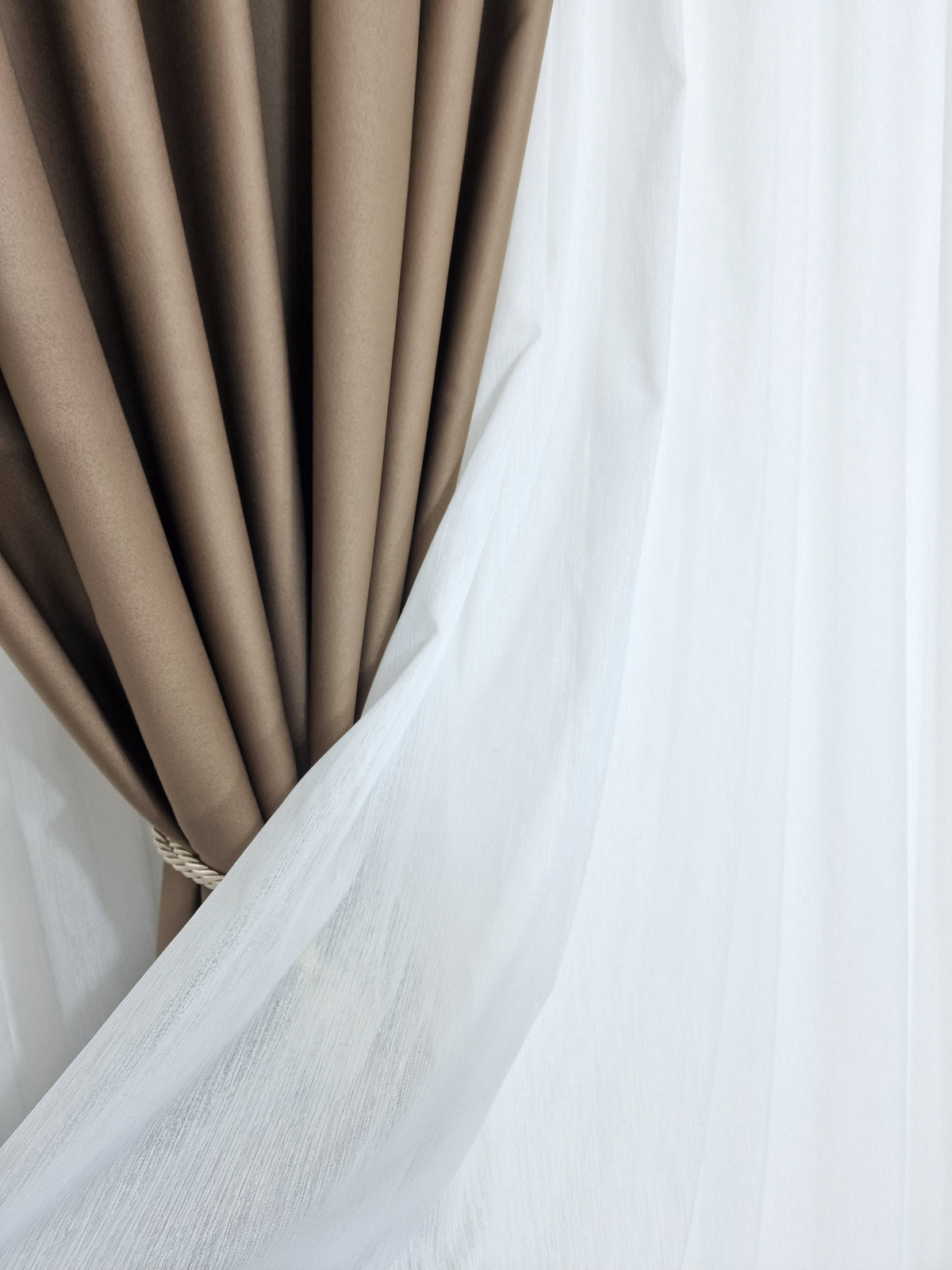 Set Camelia:Perdea din in cu bambus si Draperie cafea cu lapte blackout 98%