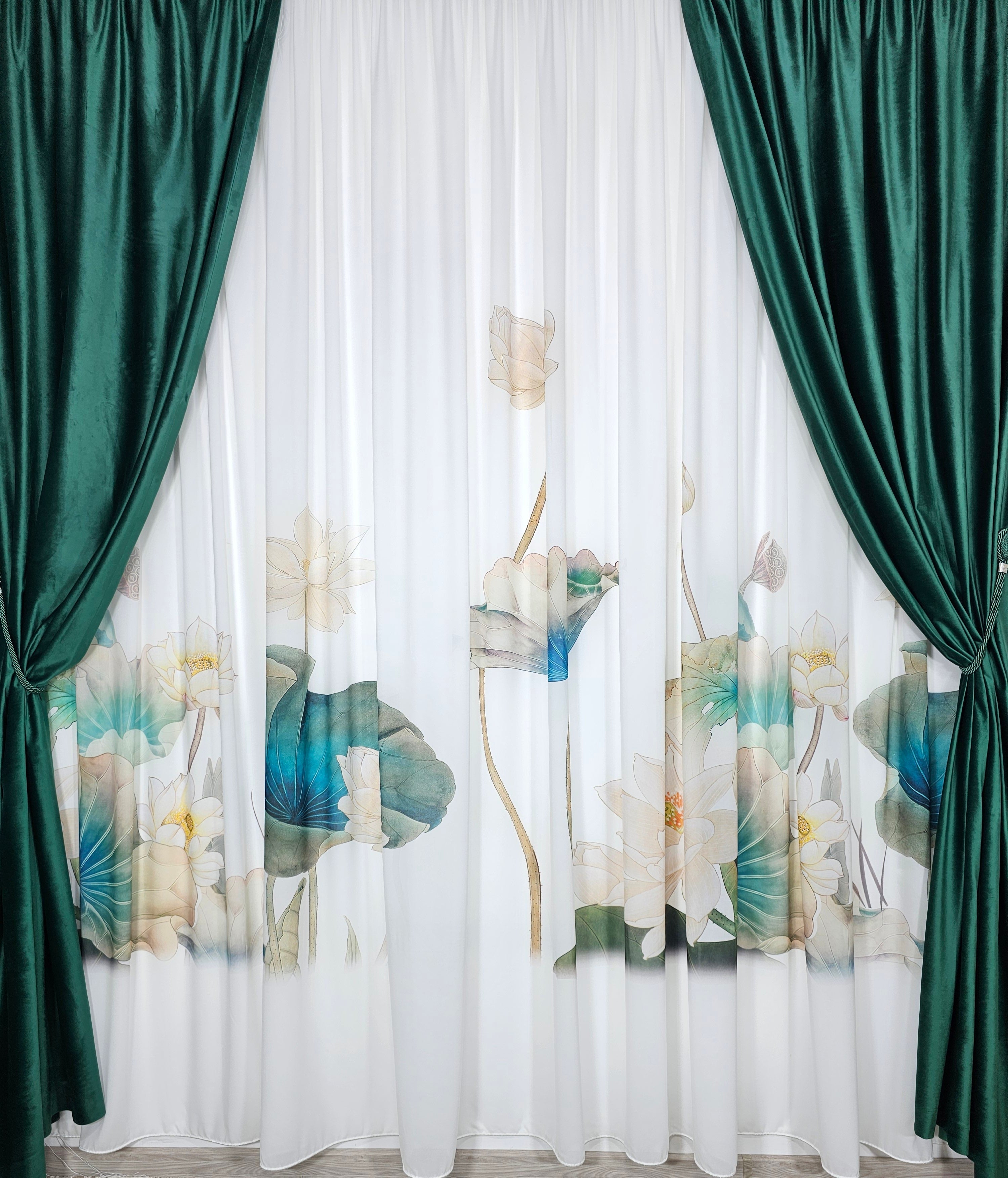 Set Iolanda: perdea matase cu peisaj verde si draperie catifea verde