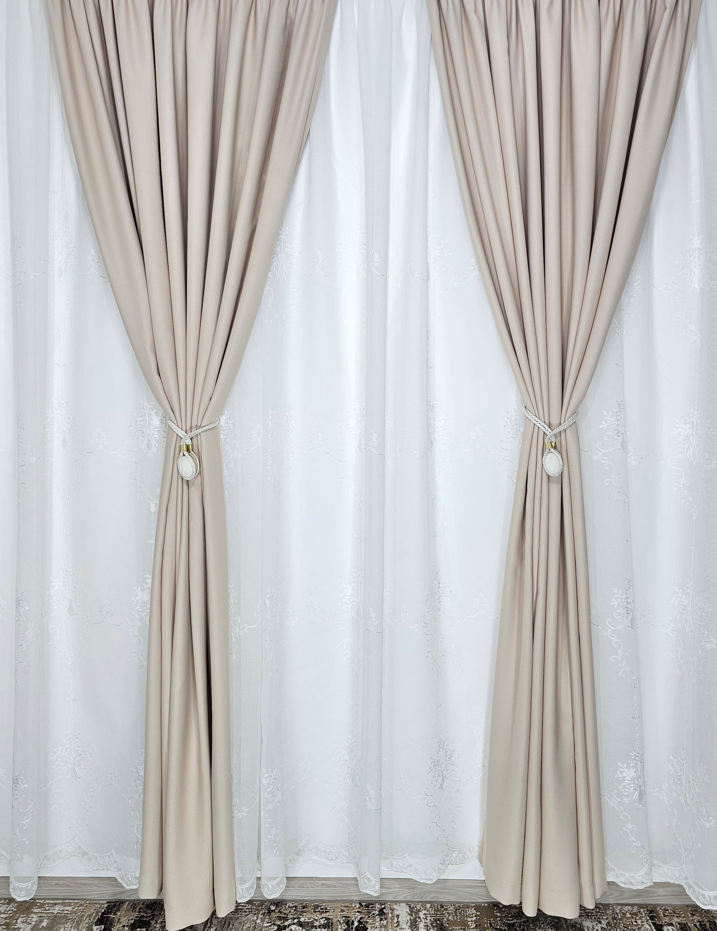 Set Harmony: perdea din in model floral si draperie blackout 80% crem-roze
