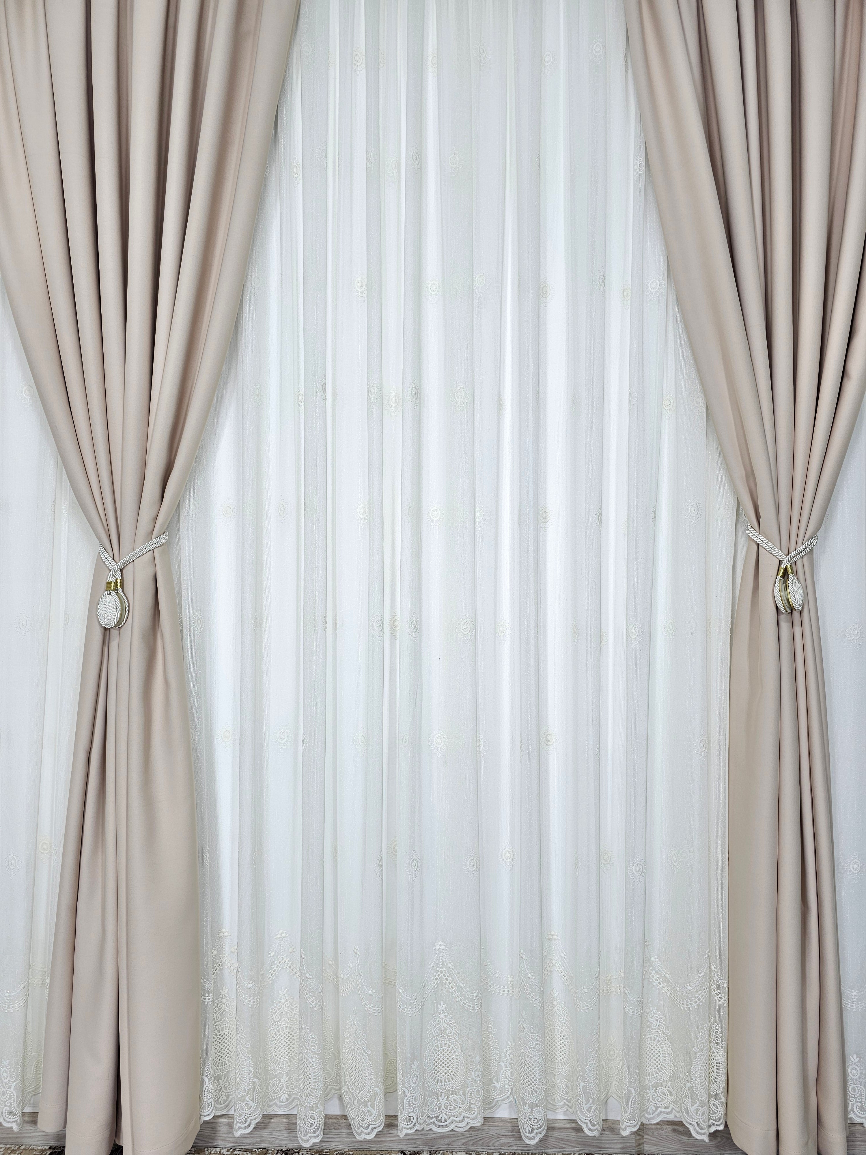 Set Ivana: perdea crem din borangic si draperie blackout
