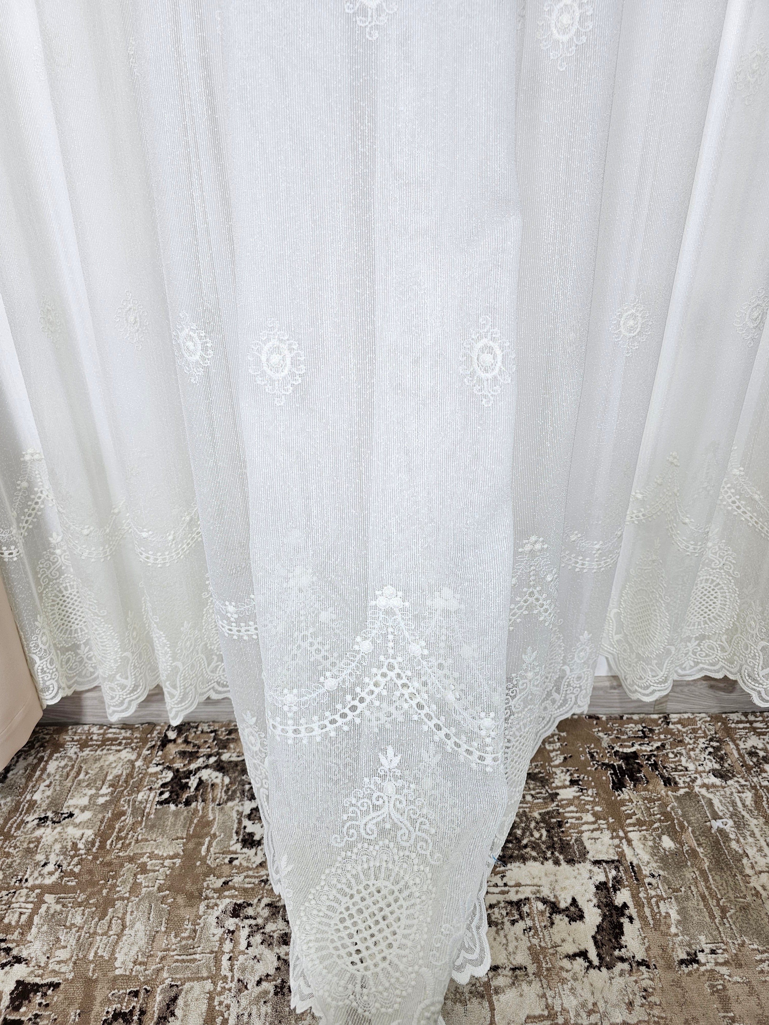 Set Ivana: perdea crem din borangic si draperie blackout