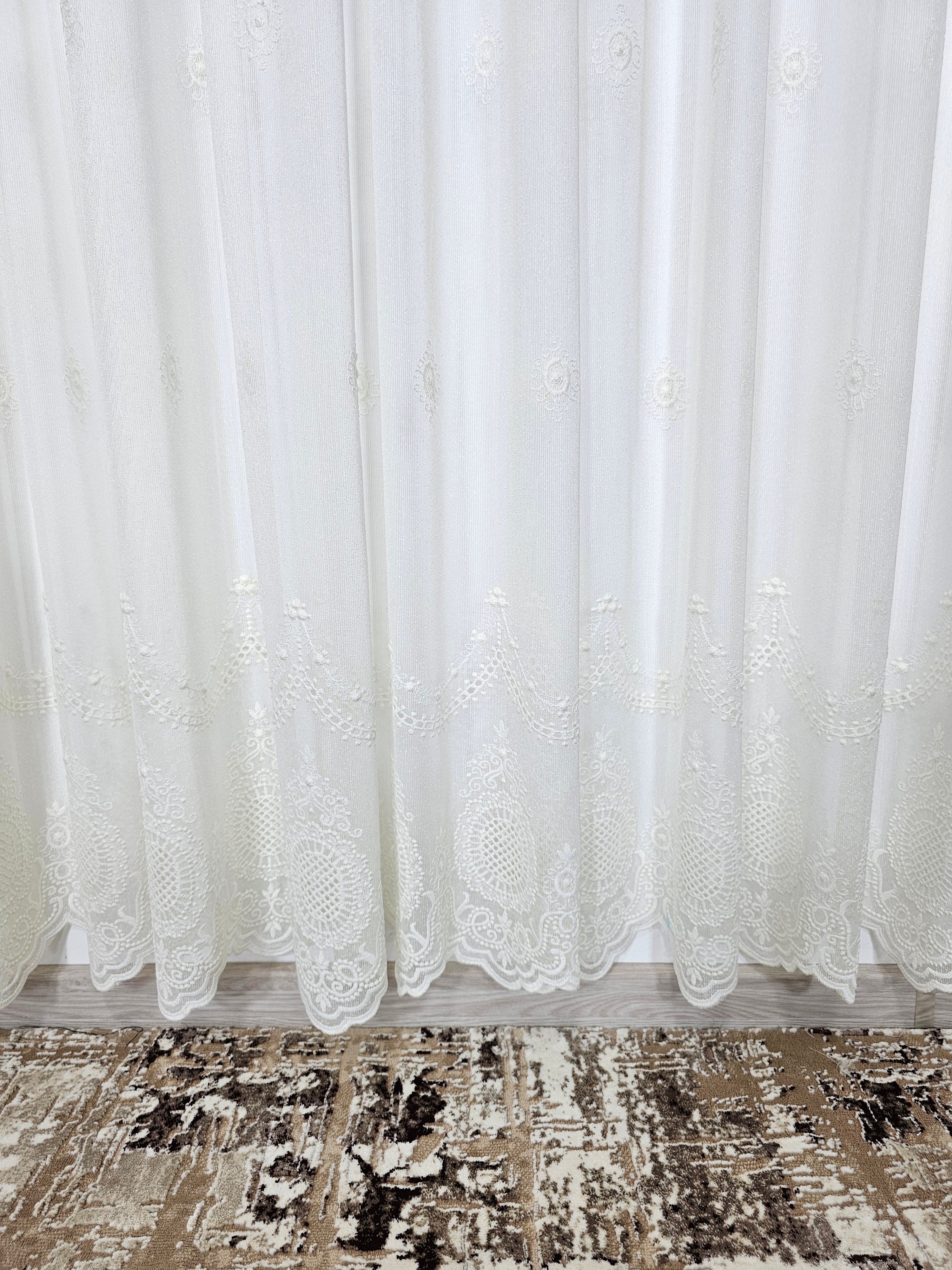 Set Ivana: perdea crem din borangic si draperie blackout
