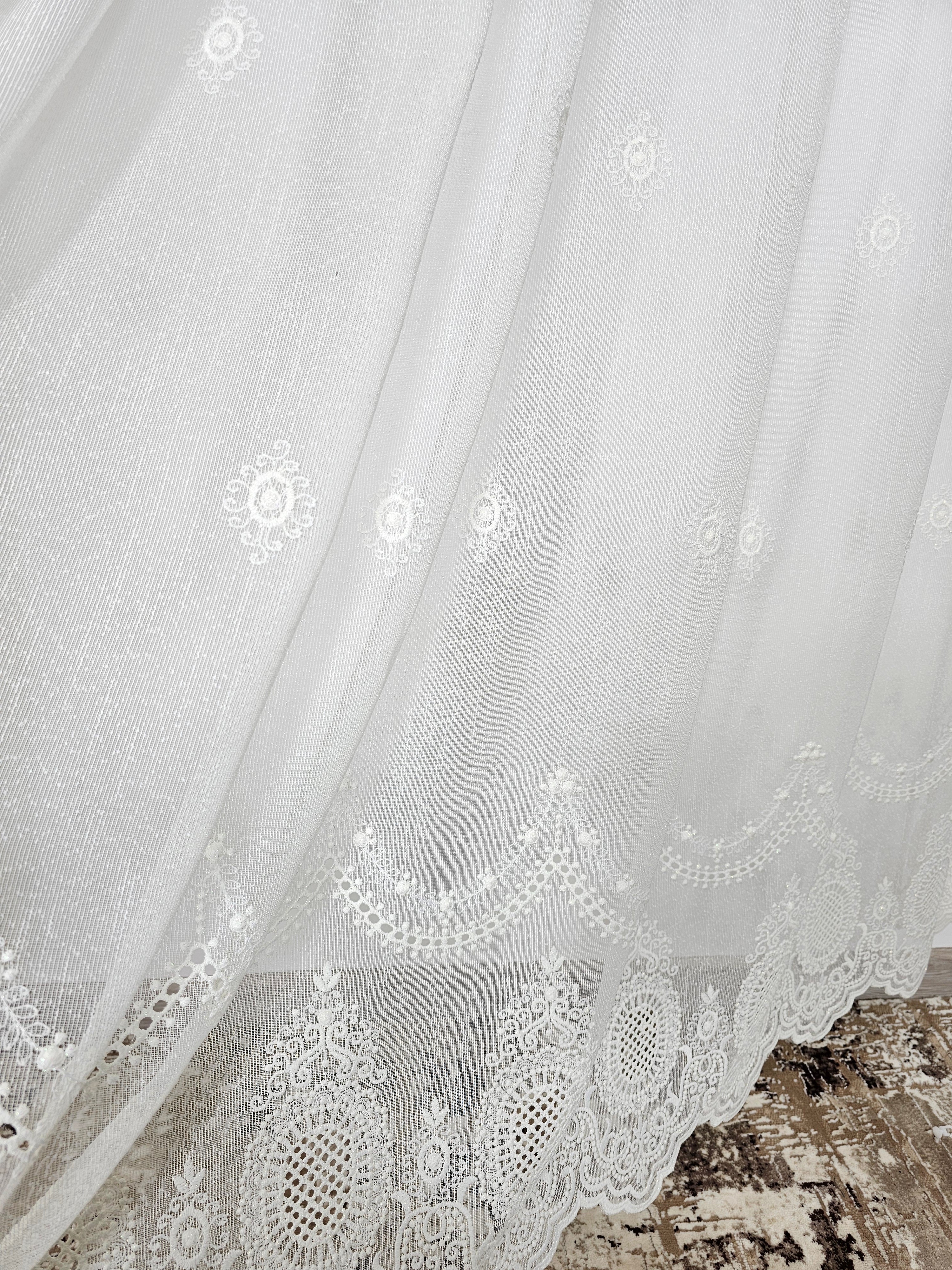 Set Ivana: perdea crem din borangic si draperie blackout
