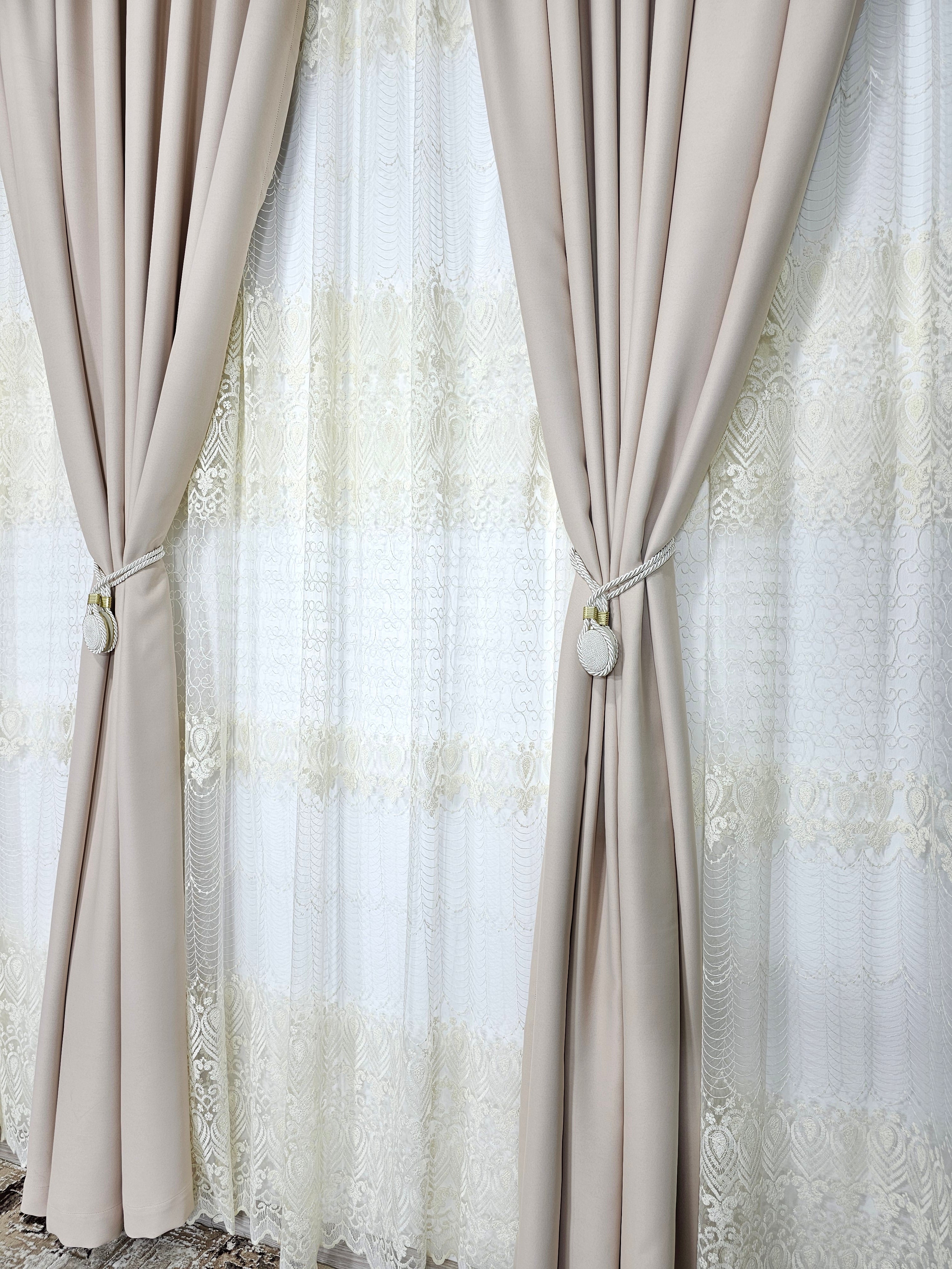 Set Tropical: Perdea din tul cu broderie si Draperie blackout 98% crem-roze