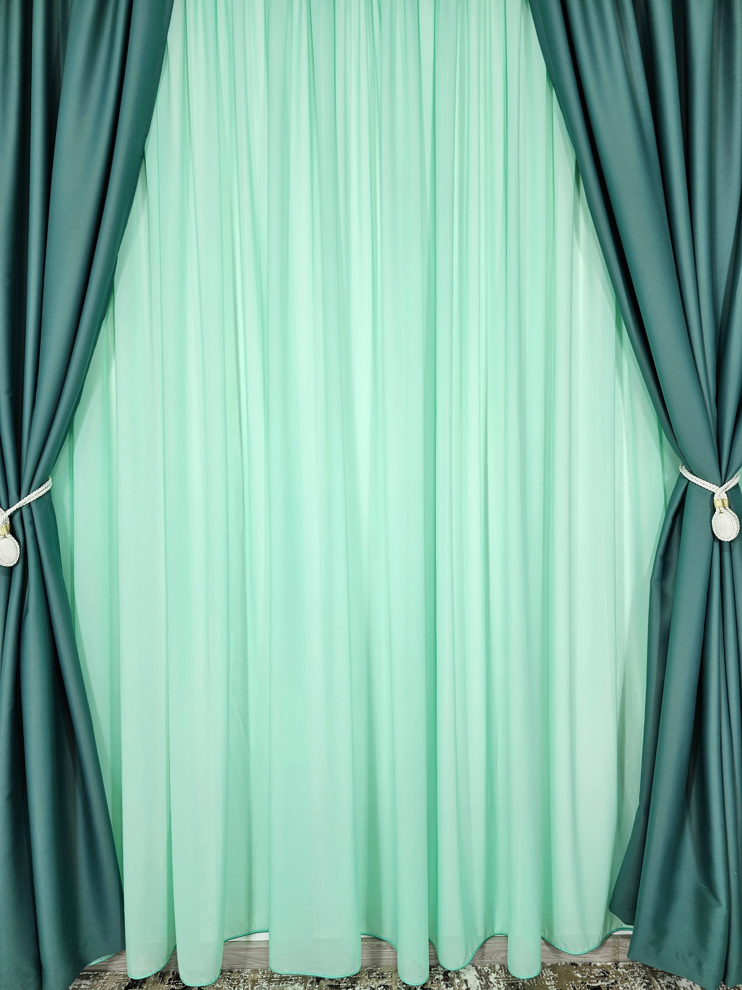 Set Roa: perdea verde din matase moale  si draperie verde menta blackout 98%