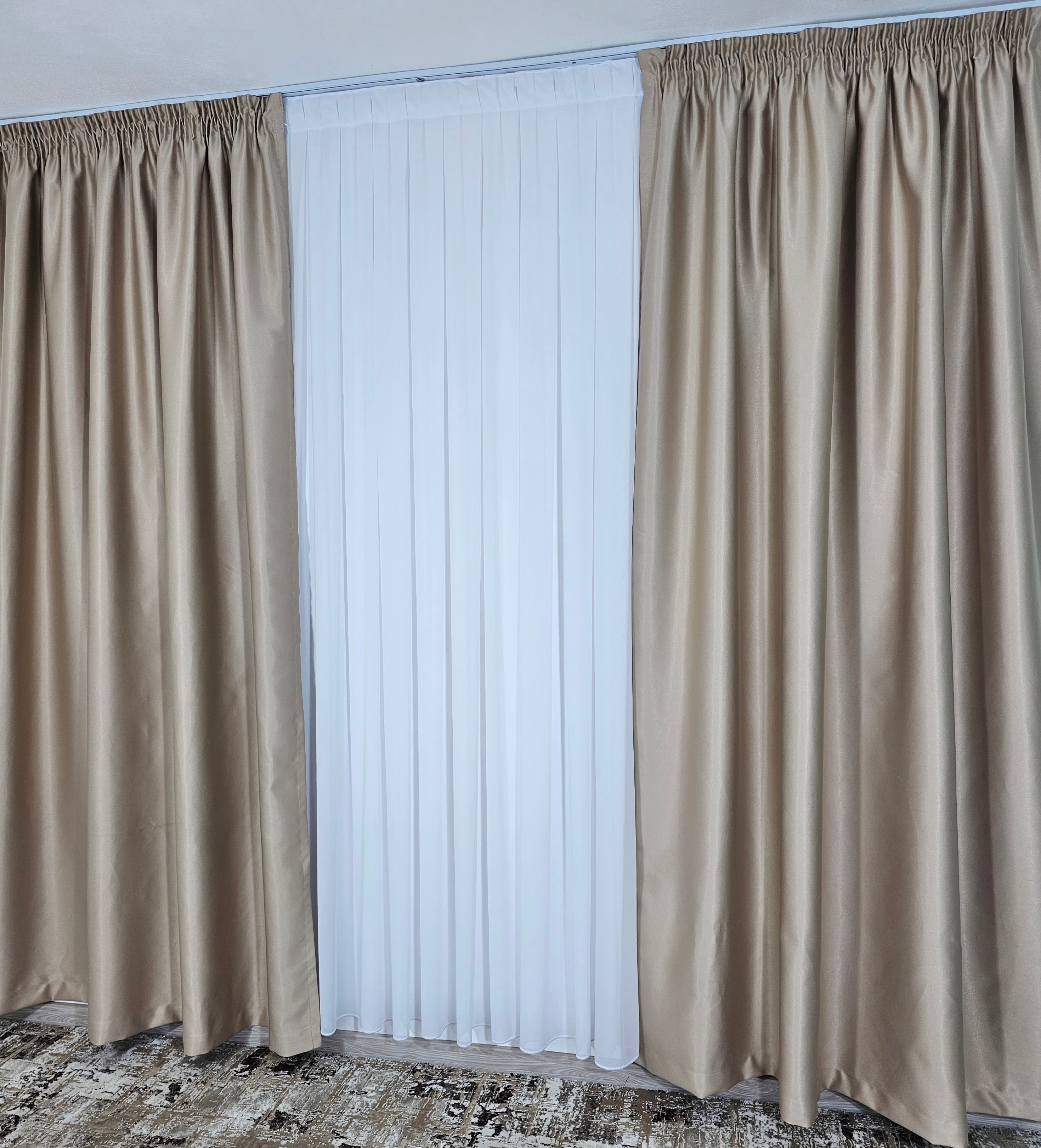Colectia Hotel: Perdea Voal Alb si Draperii Blackout 90%-Crem