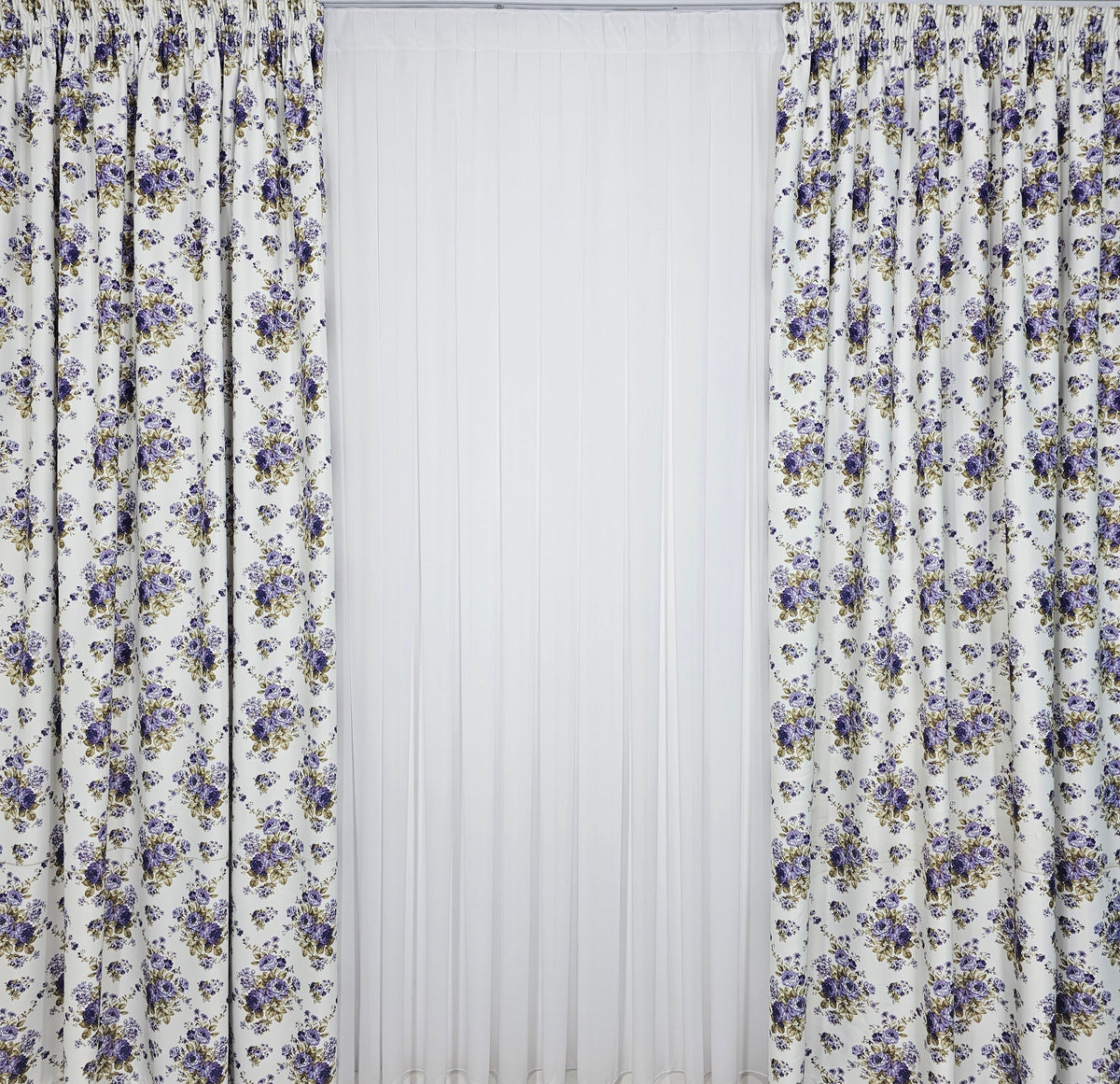 Set Sefora: Perdea Voal Alb si Draperie Florala Crem cu Flori Mov-Violet si Accente Verde Olive – Ideal pentru Livinguri cu Canapele Gri Deschis, Crem sau Mov Pudra si Mobilier Alb sau Lemn Natur – Confectionat pe Comanda