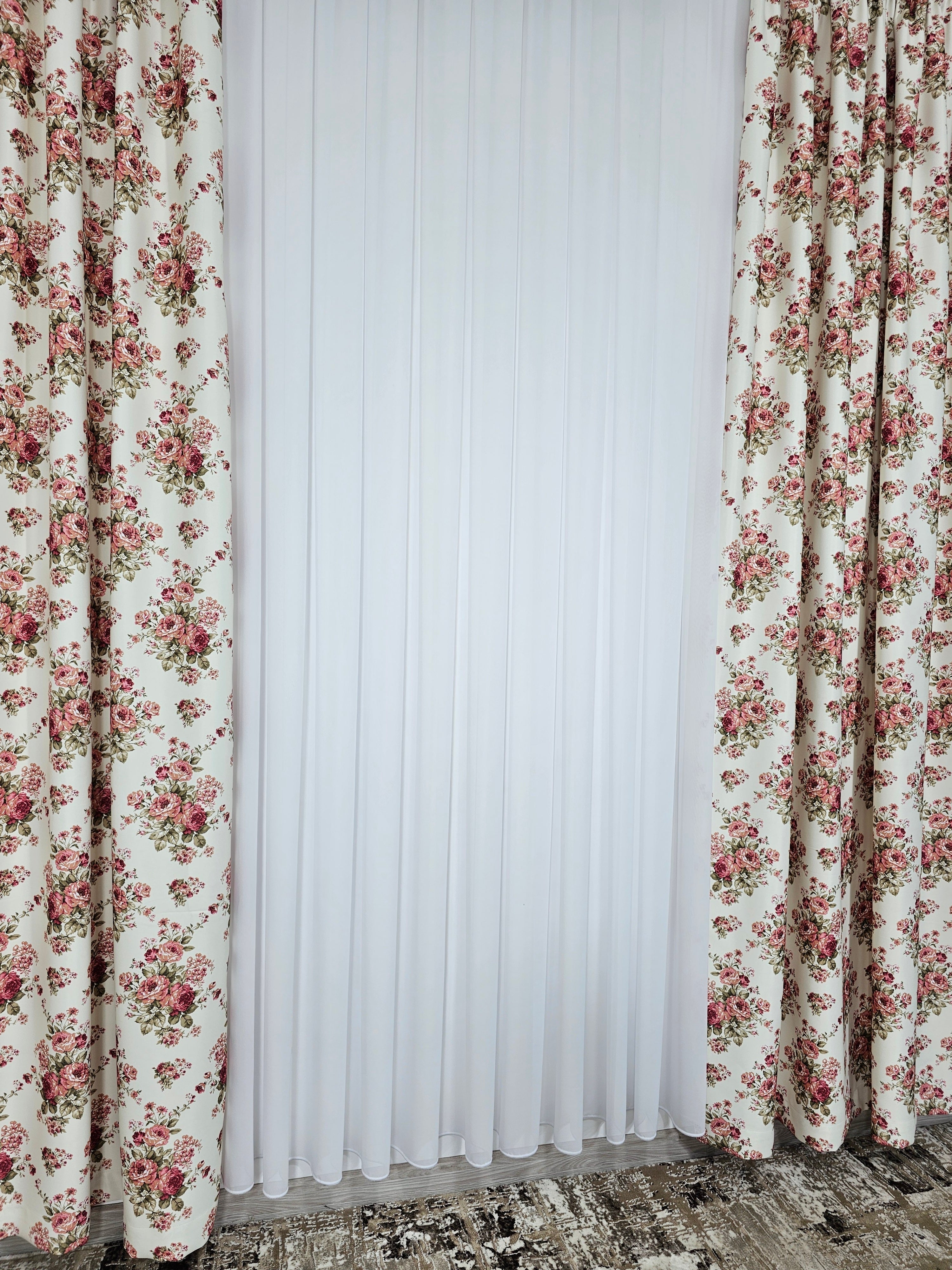Set Magdalena: Perdea voal alb si Draperie blackout floral
