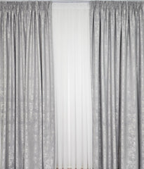 Colectia Decorativa: Perdea Alba Simpla si Draperie Tip Vopsea Gri Deschis – Ideal pentru Living si Dormitor in Nuanțe Alb, Gri si Grej
