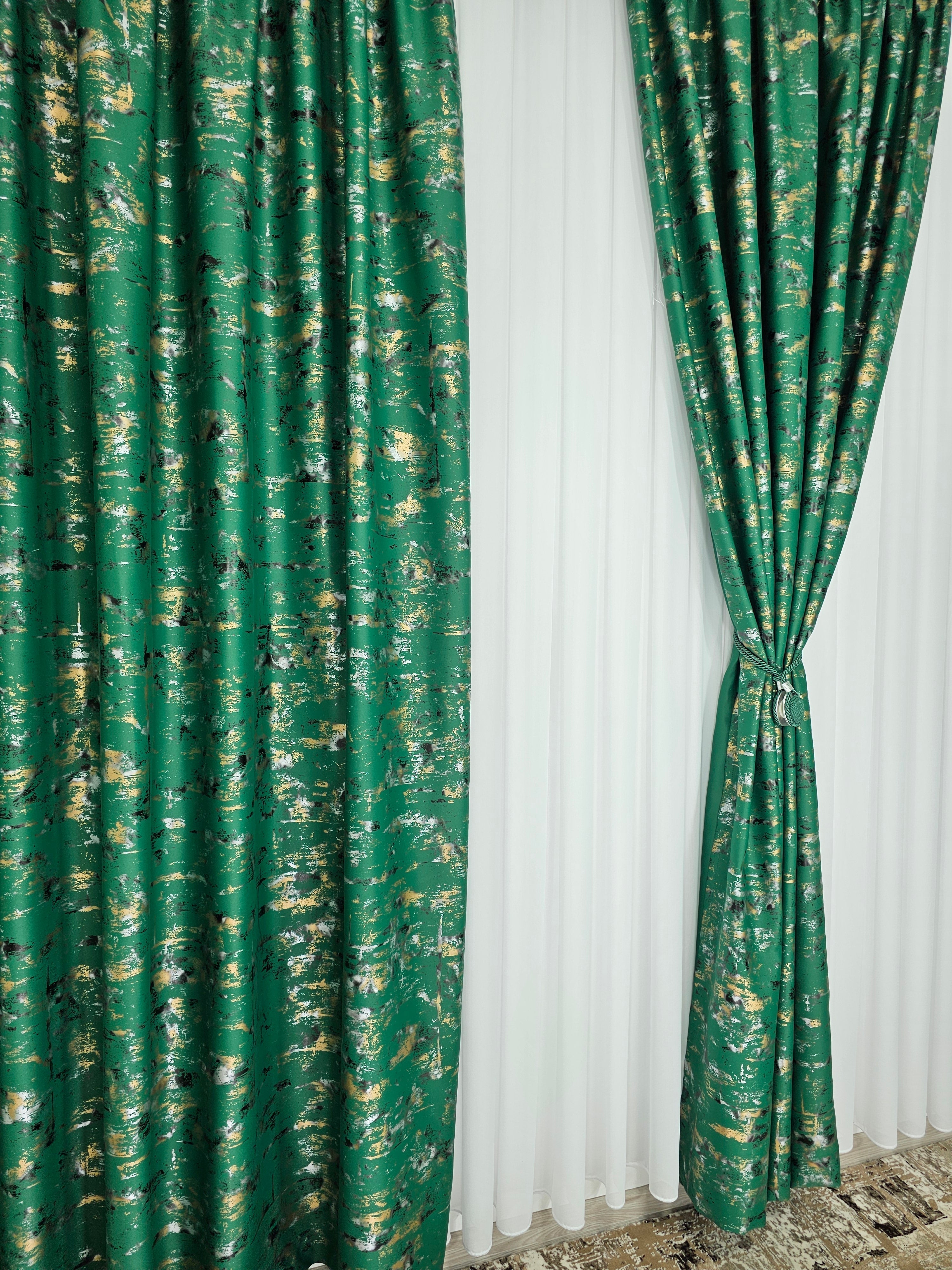 Colectia Prestige: Perdea Voal Alb si Draperii Blackout cu Insertii-Verde Smarald