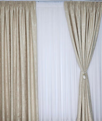 Colectia Decorativa: Perdea Alba Simpla si Draperie Tip Vopsea-Crem