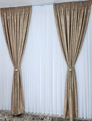 Set pentru Living si Dormitor in Nuanțe Crem, Bej si Auriu-Colectia Decorativa: Perdea Alba Simpla si Draperie Tip Vopsea Crem Aurie