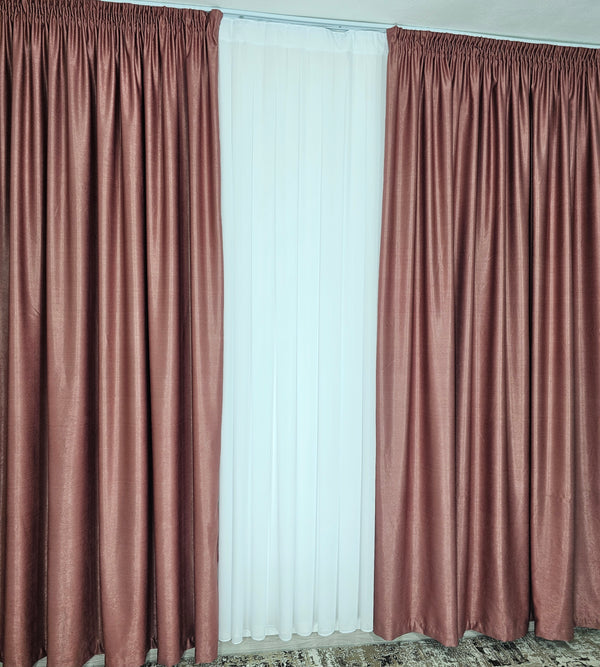 Colectia Soft: perdea voal alb si draperie uni, varianta mai ușoară a catifelei-Roz