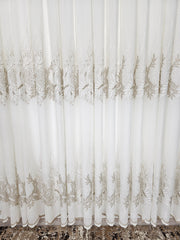 Perdea Idalis crem cu broderie bej cu sidef din material plin ca textura tip in
