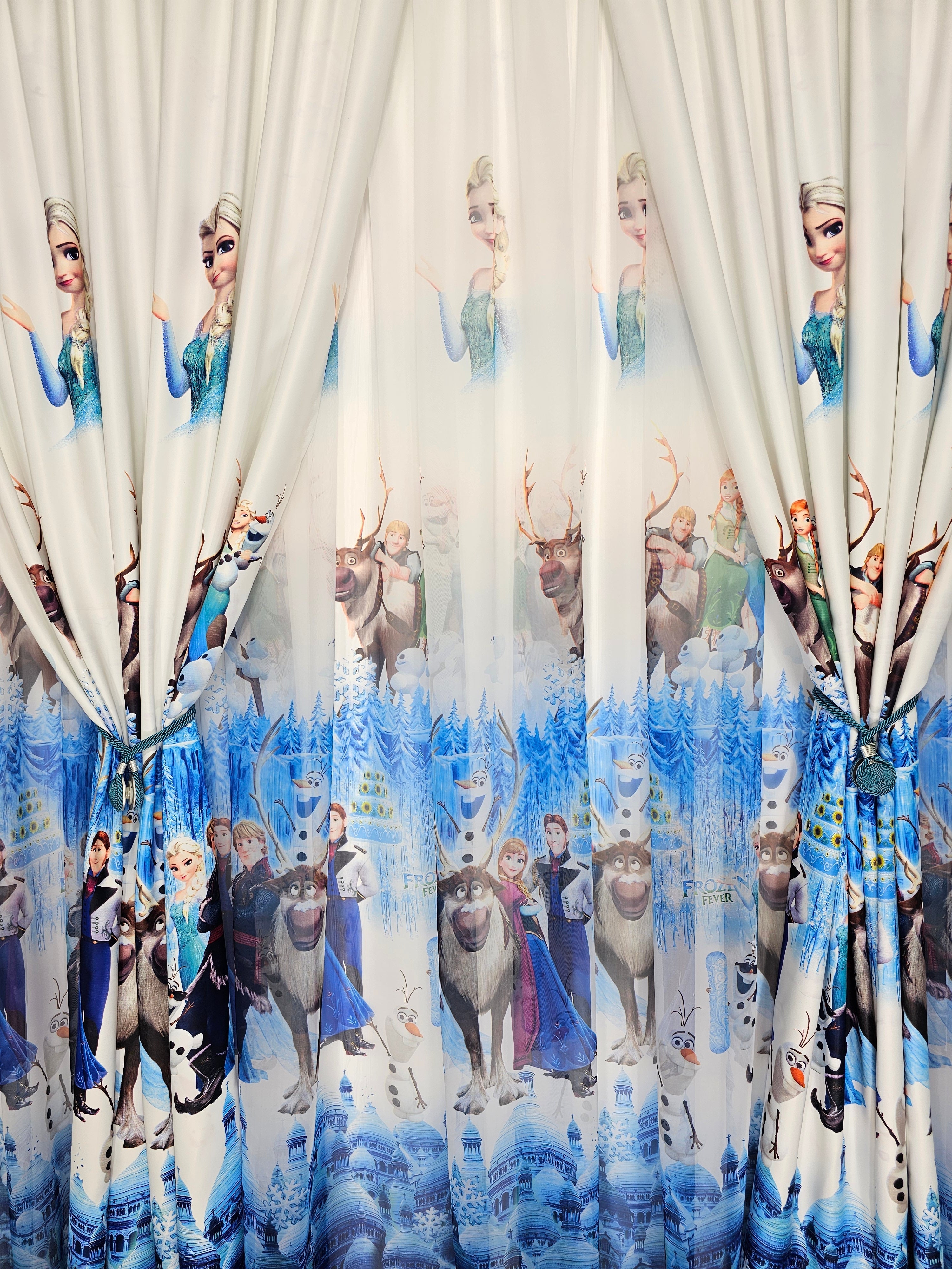 Set Perdea si Draperie Model Frozen