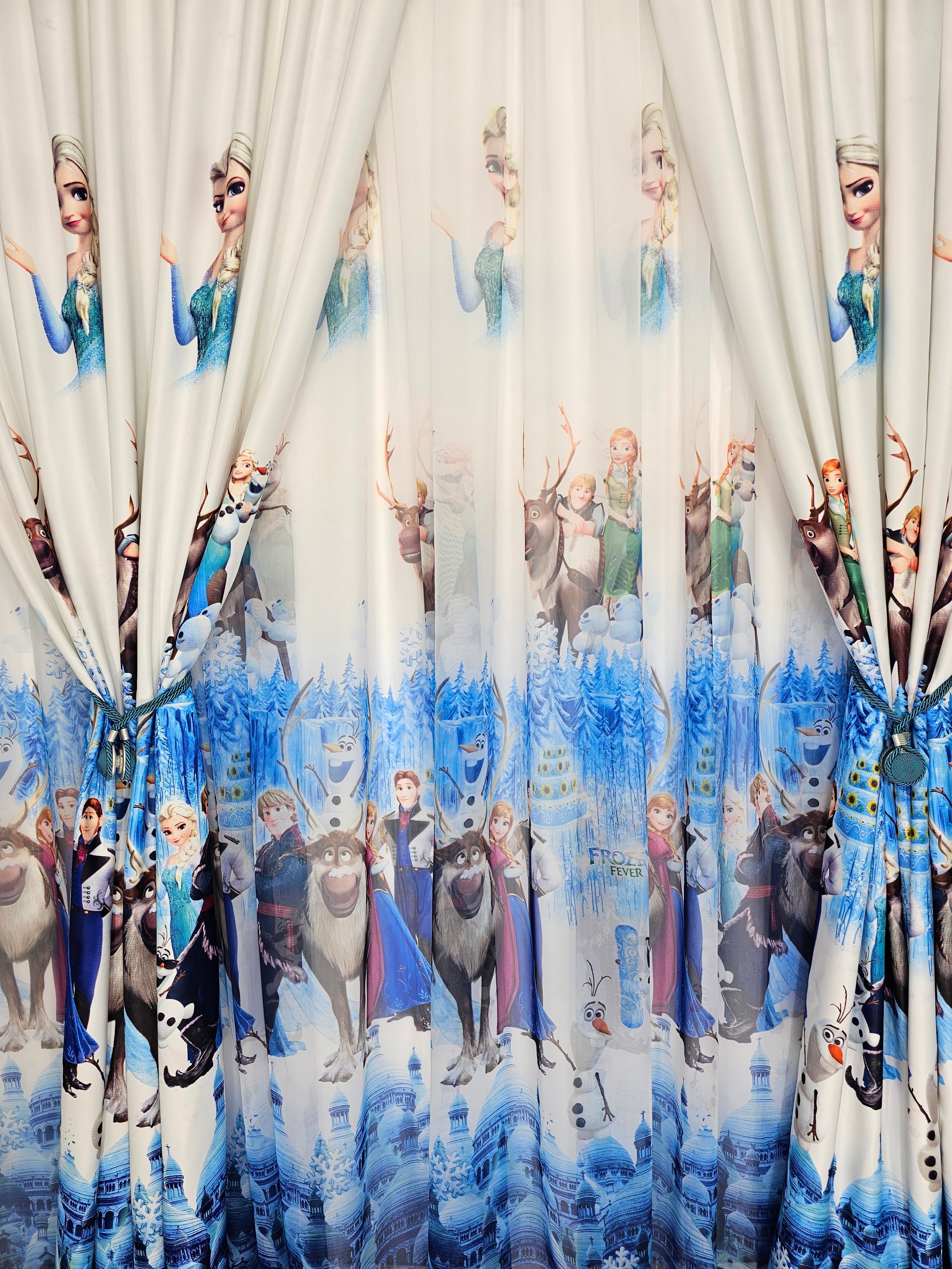 Set Perdea si Draperie Model Frozen
