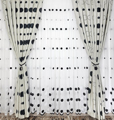 Set Meli: perdea alba cu buline negre si draperie gri cu negru model buline