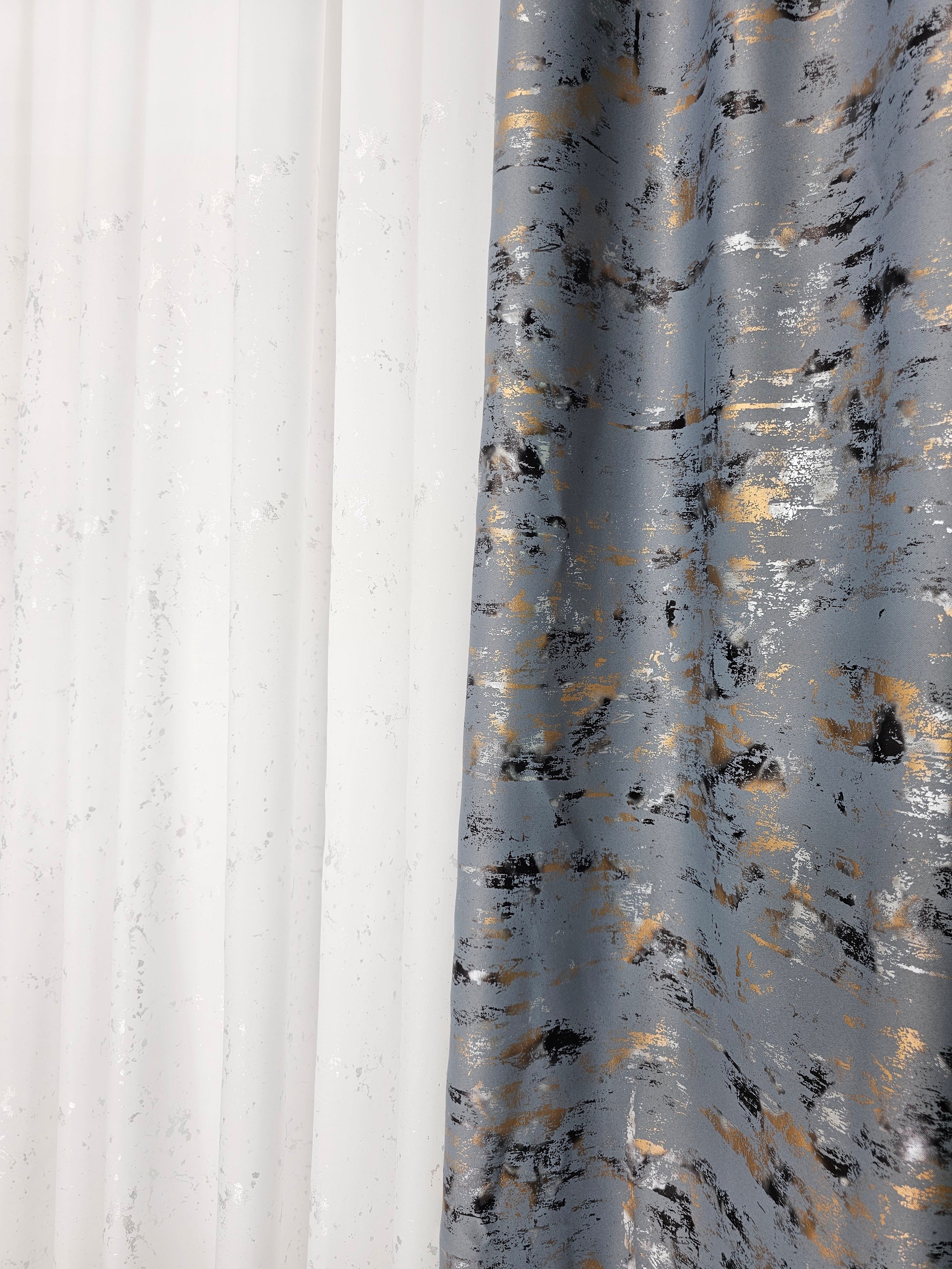 Set Dante: perdea matase cu insertii gri si draperie blackout 90% gri cu insertii