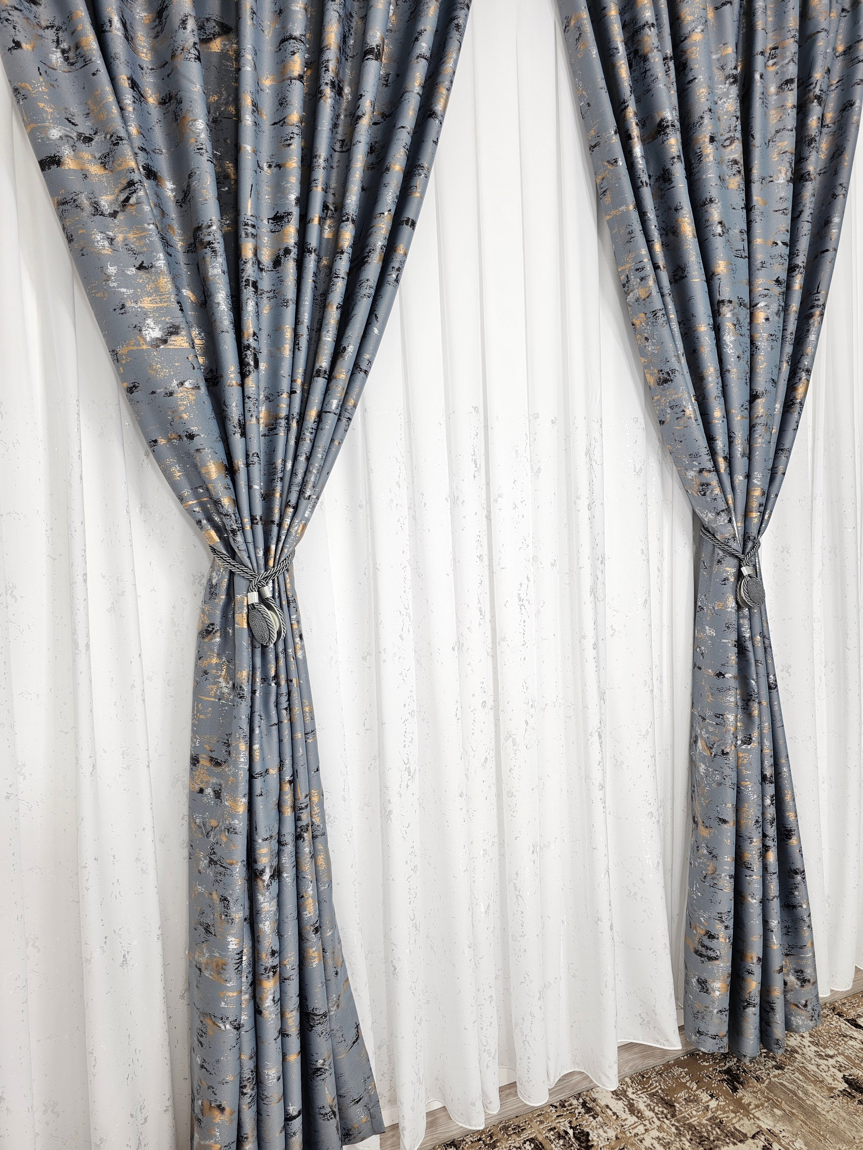 Set Dante: perdea matase cu insertii gri si draperie blackout 90% gri cu insertii