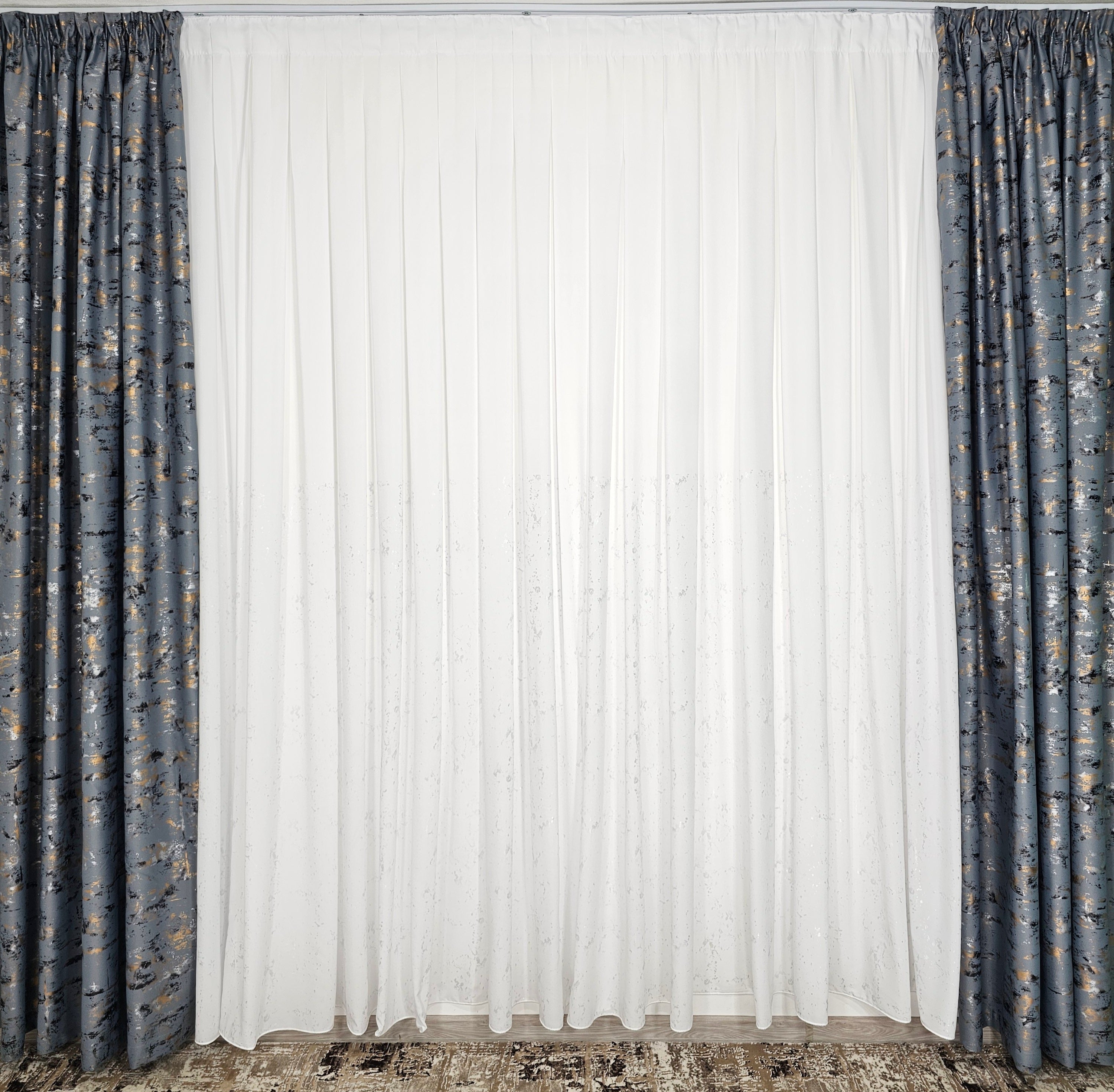 Set Dante: perdea matase cu insertii gri si draperie blackout 90% gri cu insertii