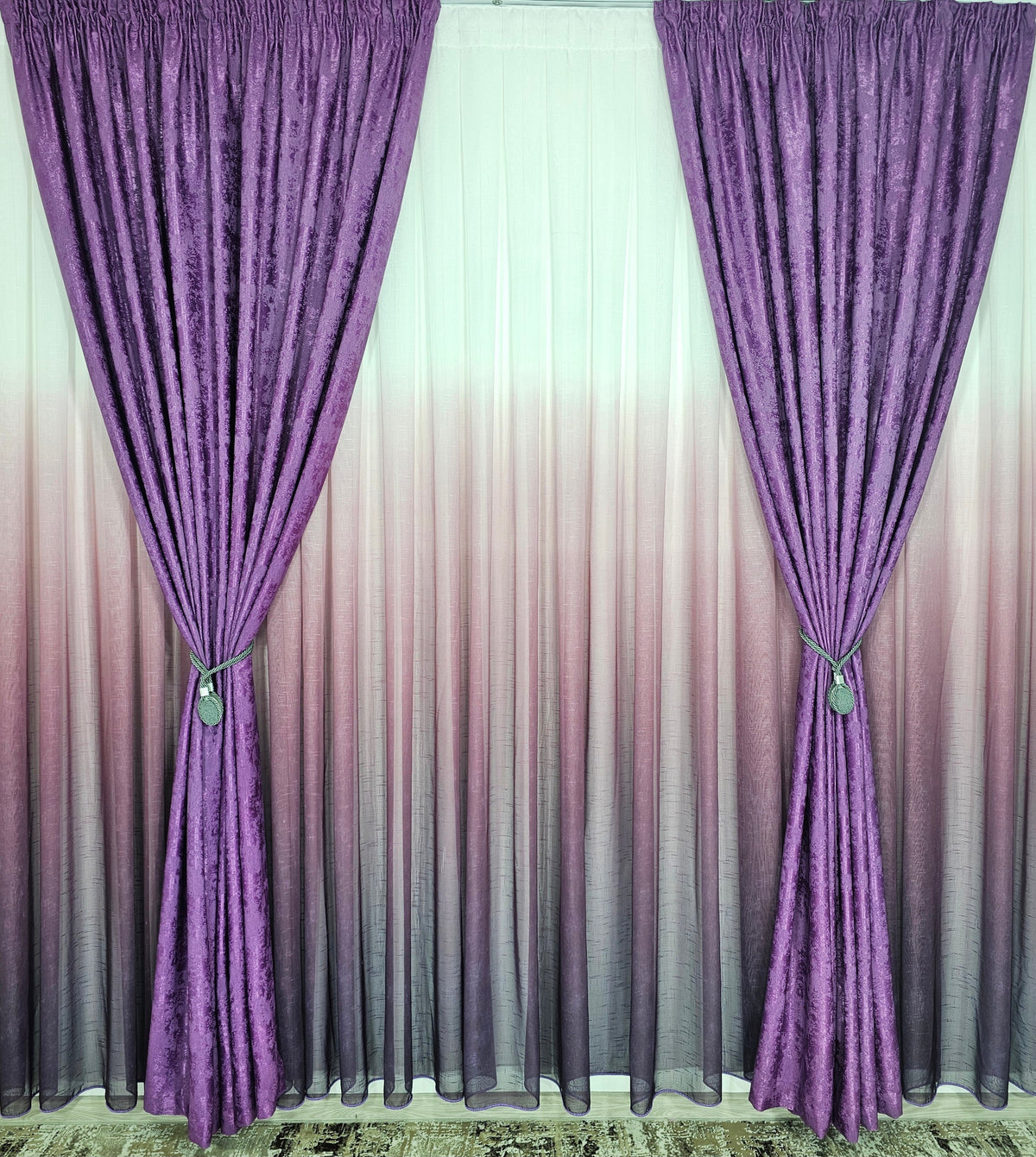 Set Polo: perdea in gros degrade mov trei culori si draperie tip vopsea decorativa mov