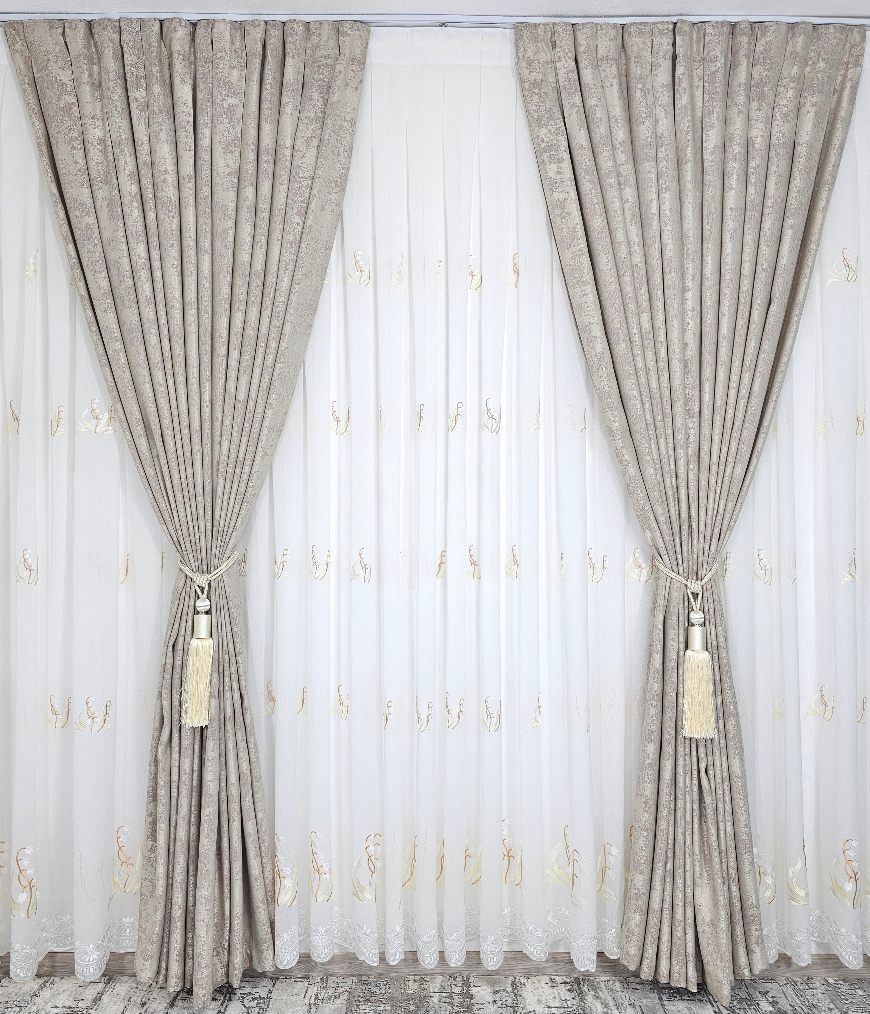 Set perdea din in si draperie decorativa bej model Lacramioara