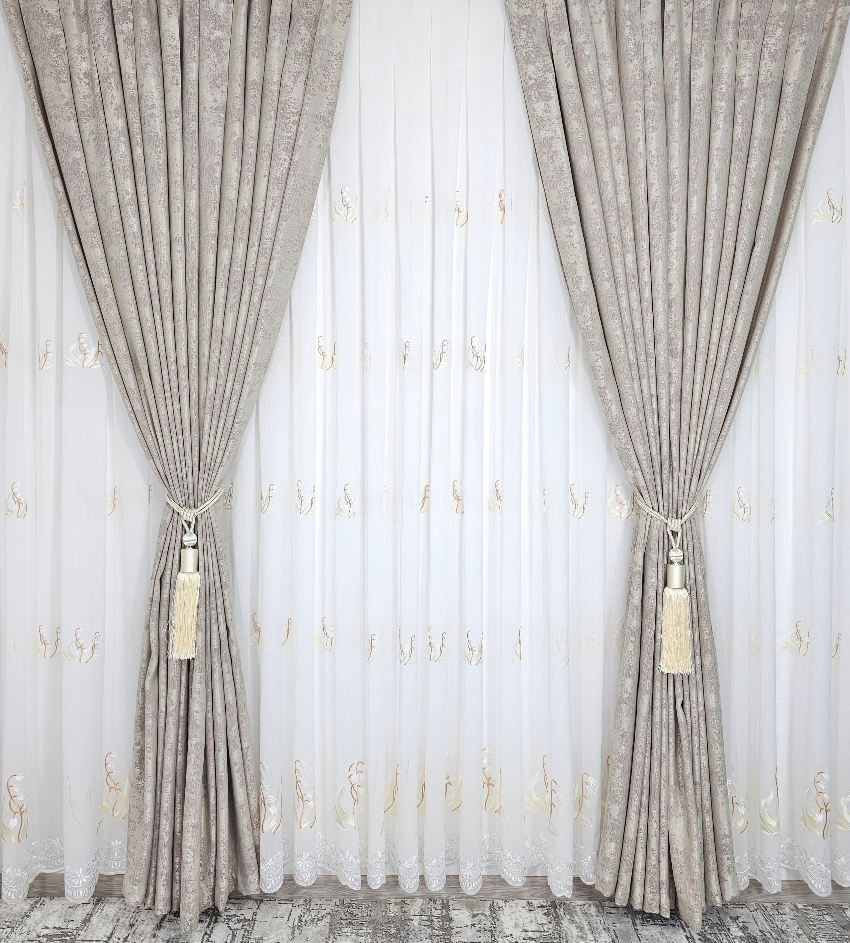 Set perdea din in si draperie decorativa bej model Lacramioara