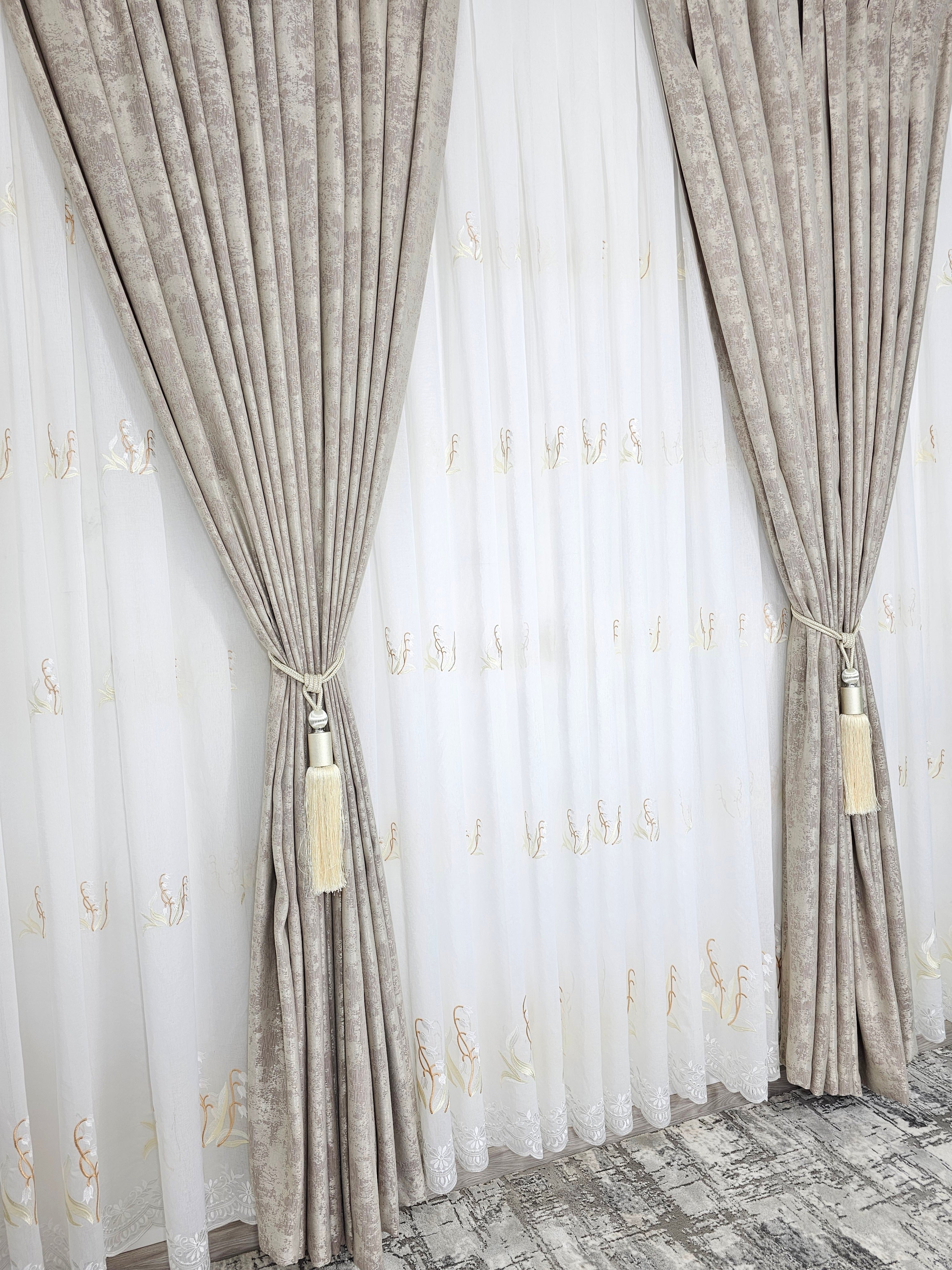 Set perdea din in si draperie decorativa bej model Lacramioara