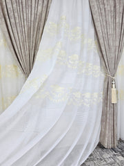 Perdea Draga, alba din material plin ca textura cu broderie sparta si 3 randuri de flori bej