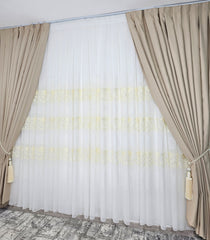 Set  Dorina: perdea din material plin ca textura cu broderie sparta si draperie crem uni