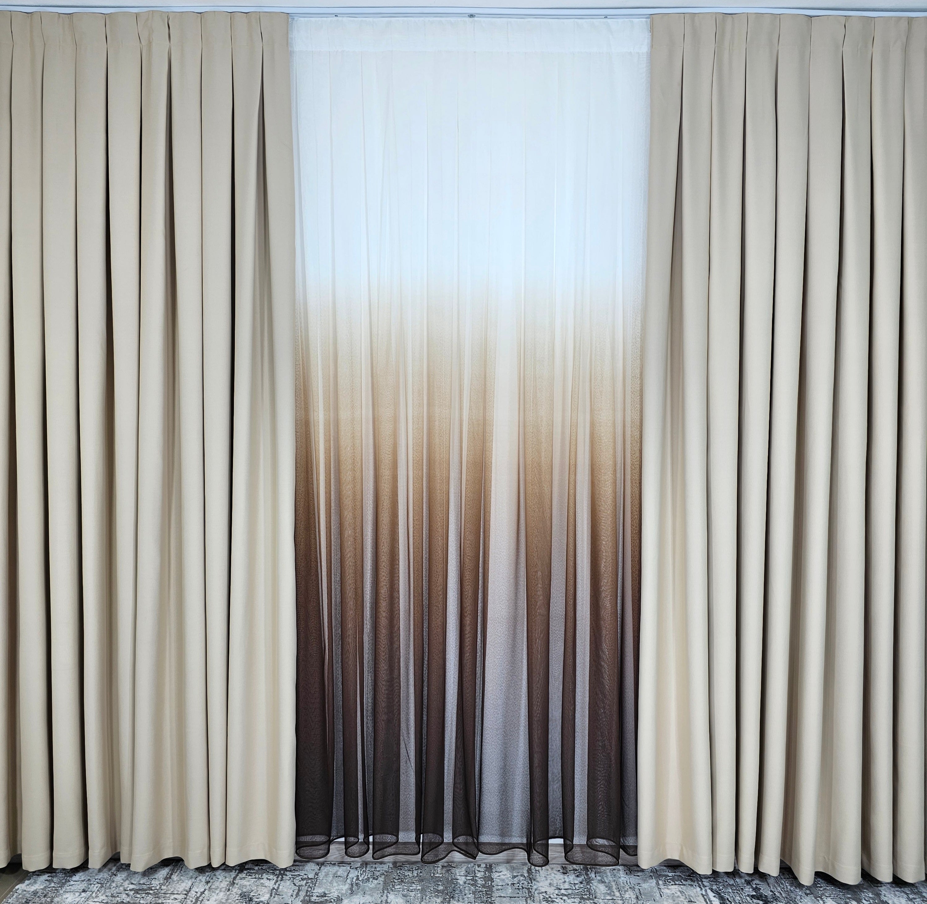 Set Sahara: perdea maro in degrade si draperie crem blackout 80%