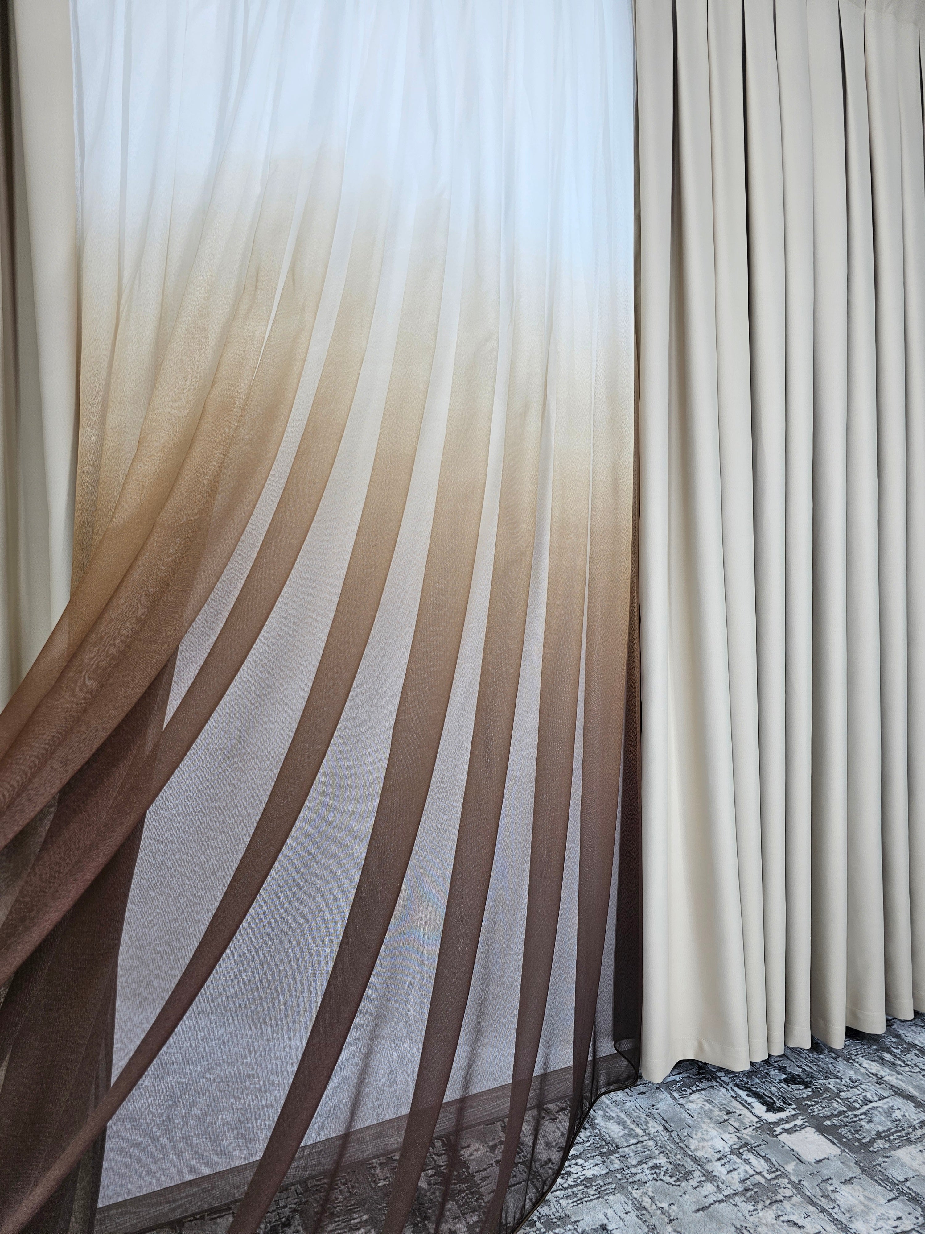 Set Sahara: perdea maro in degrade si draperie crem blackout 80%