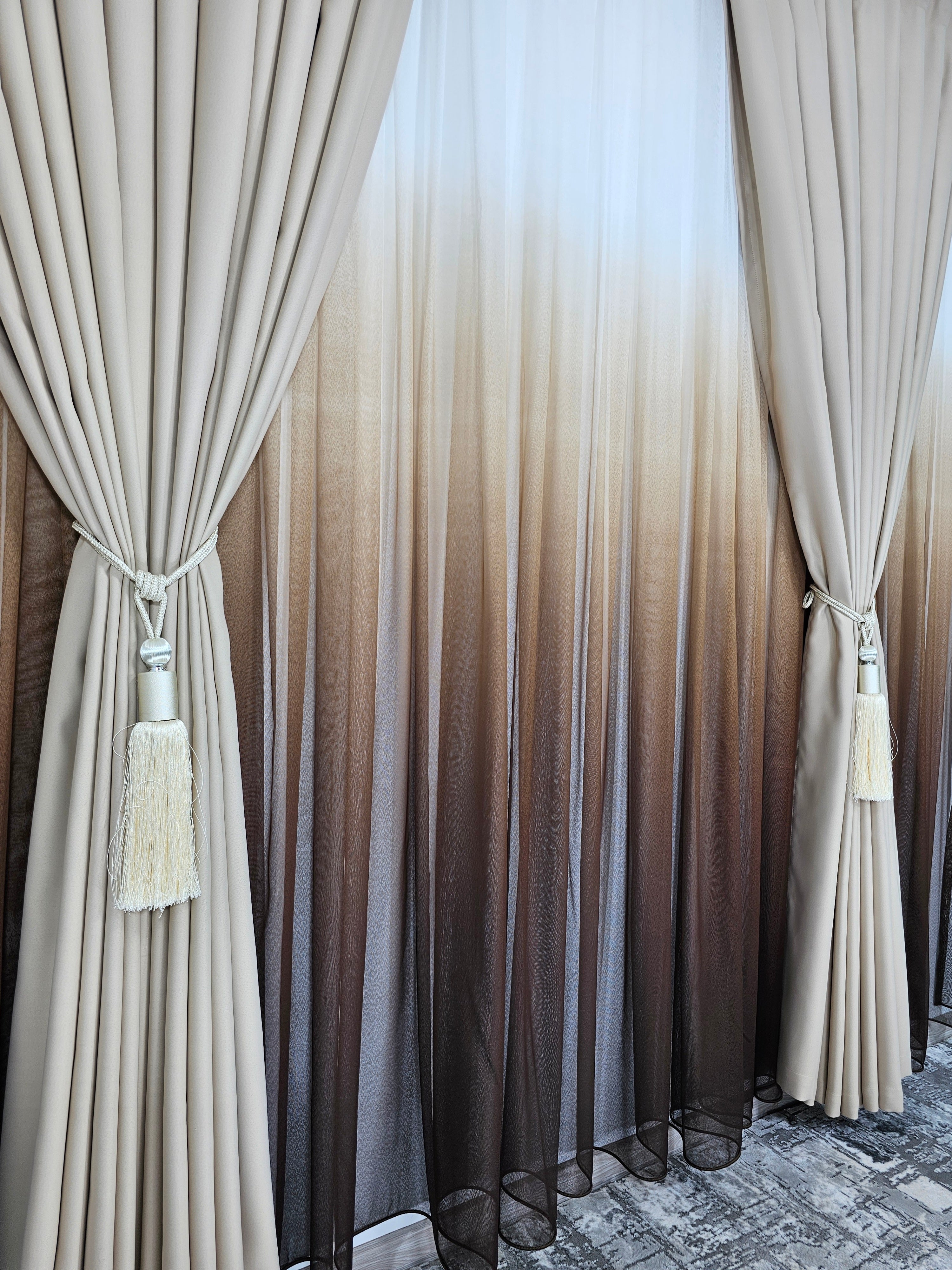 Set Sahara: perdea maro in degrade si draperie crem blackout 80%