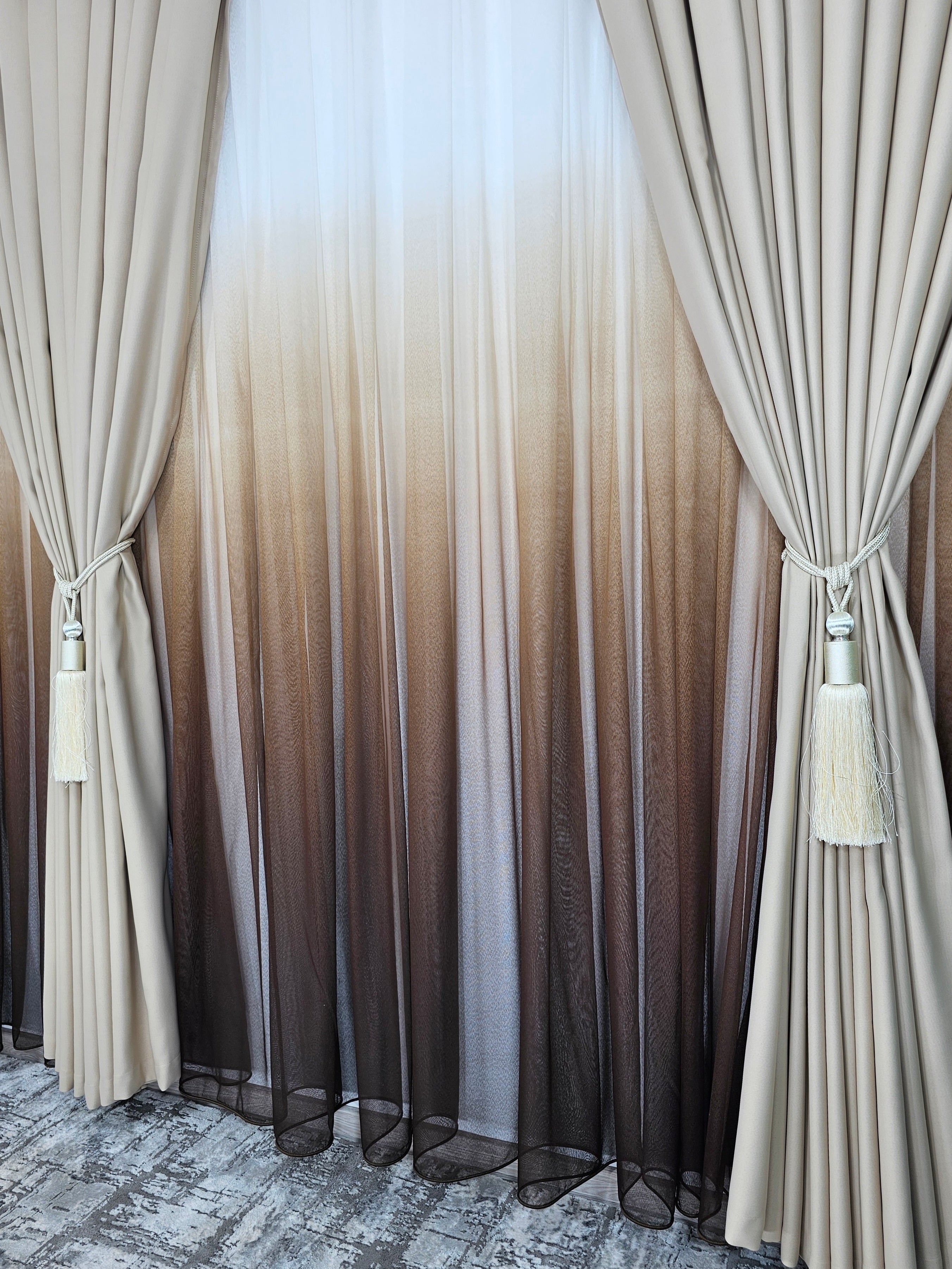 Set Sahara: perdea maro in degrade si draperie crem blackout 80%