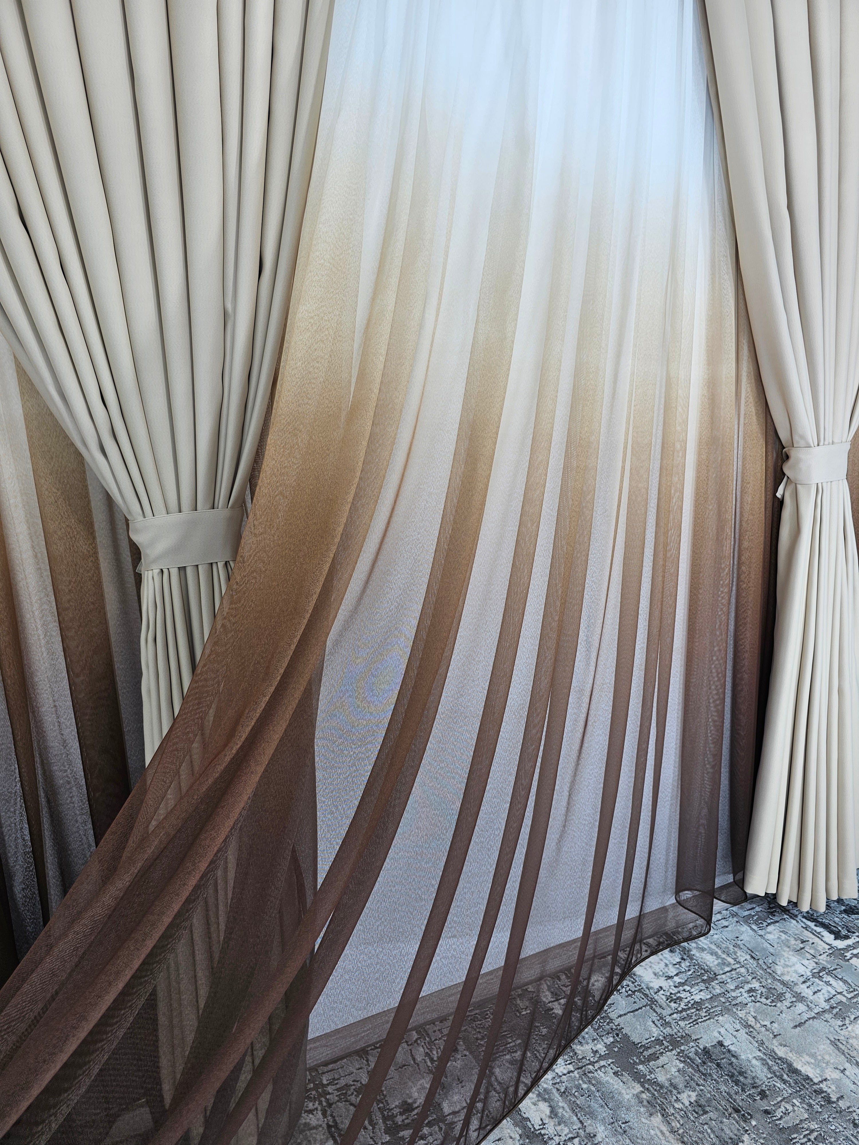 Set Sahara: perdea maro in degrade si draperie crem blackout 80%