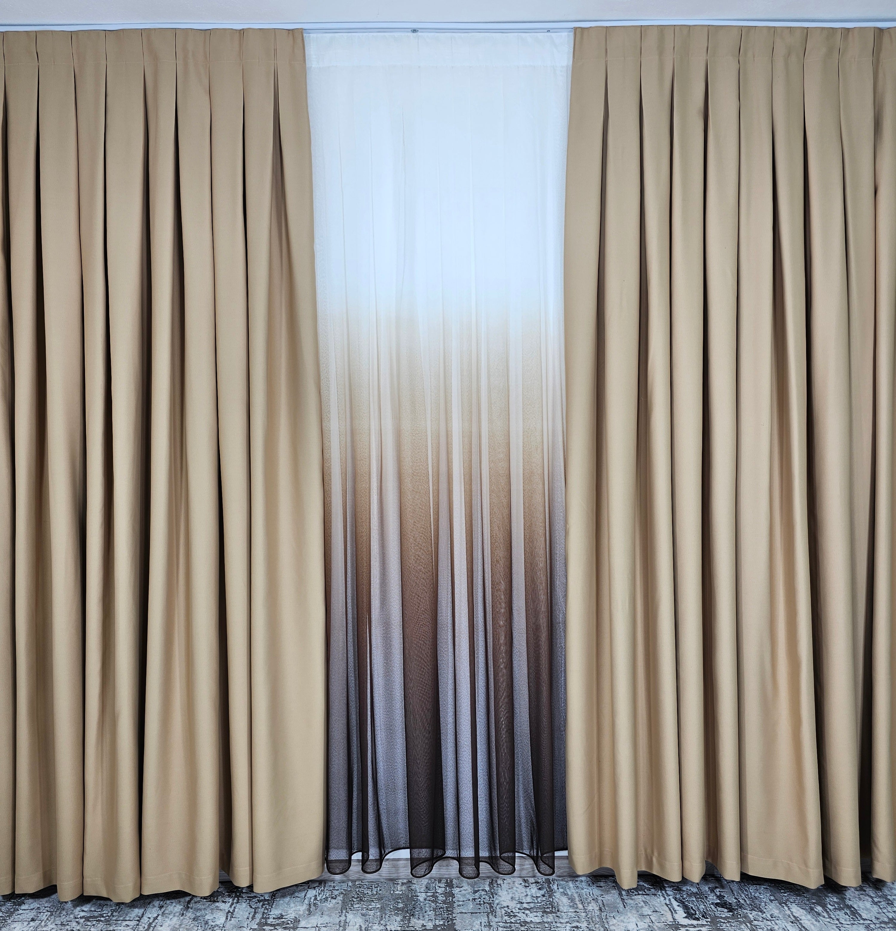 Set Mira: perdea maro in degrade si draperie capucino blackout 98%