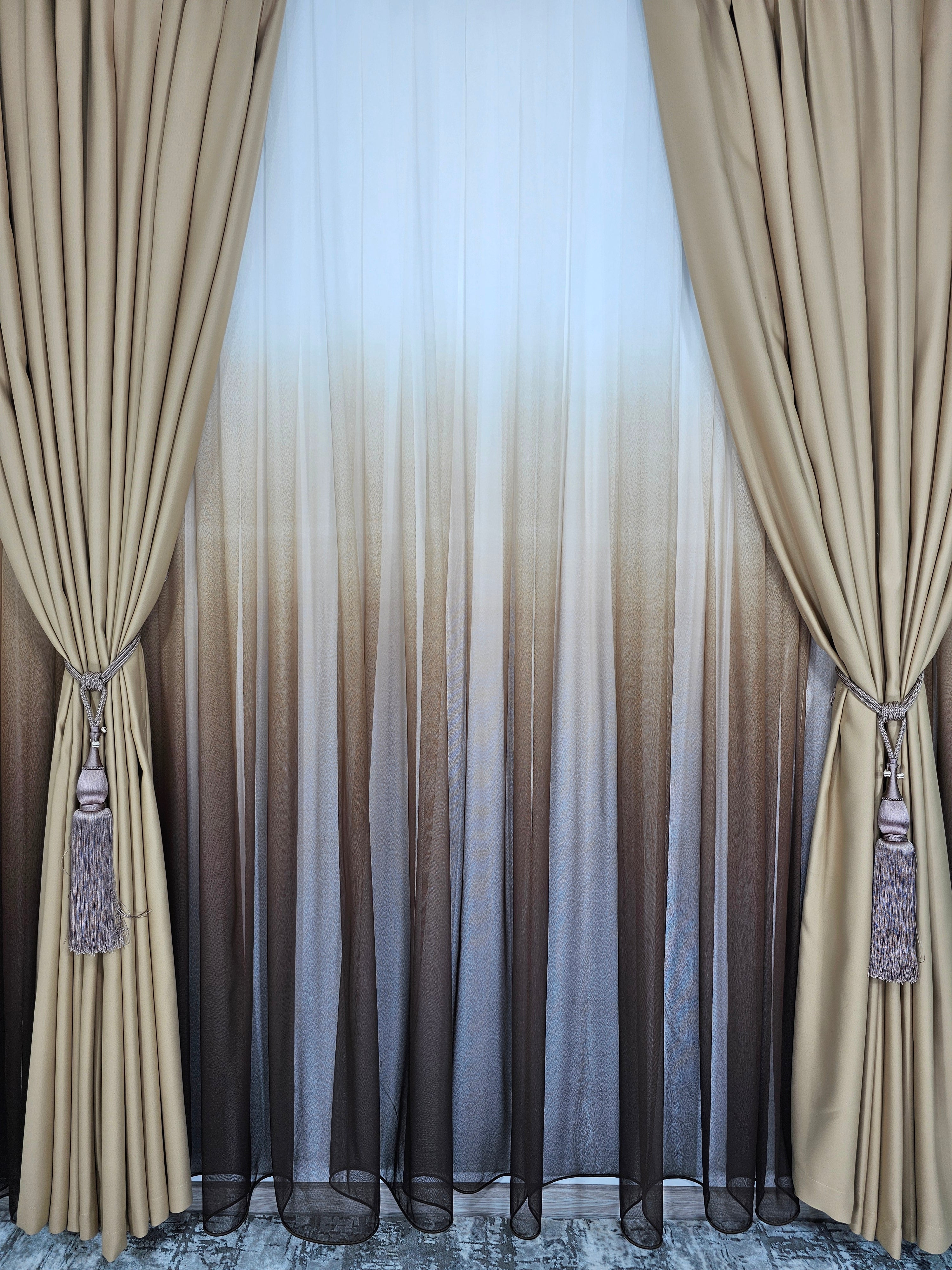 Set Mira: perdea maro in degrade si draperie capucino blackout 98%