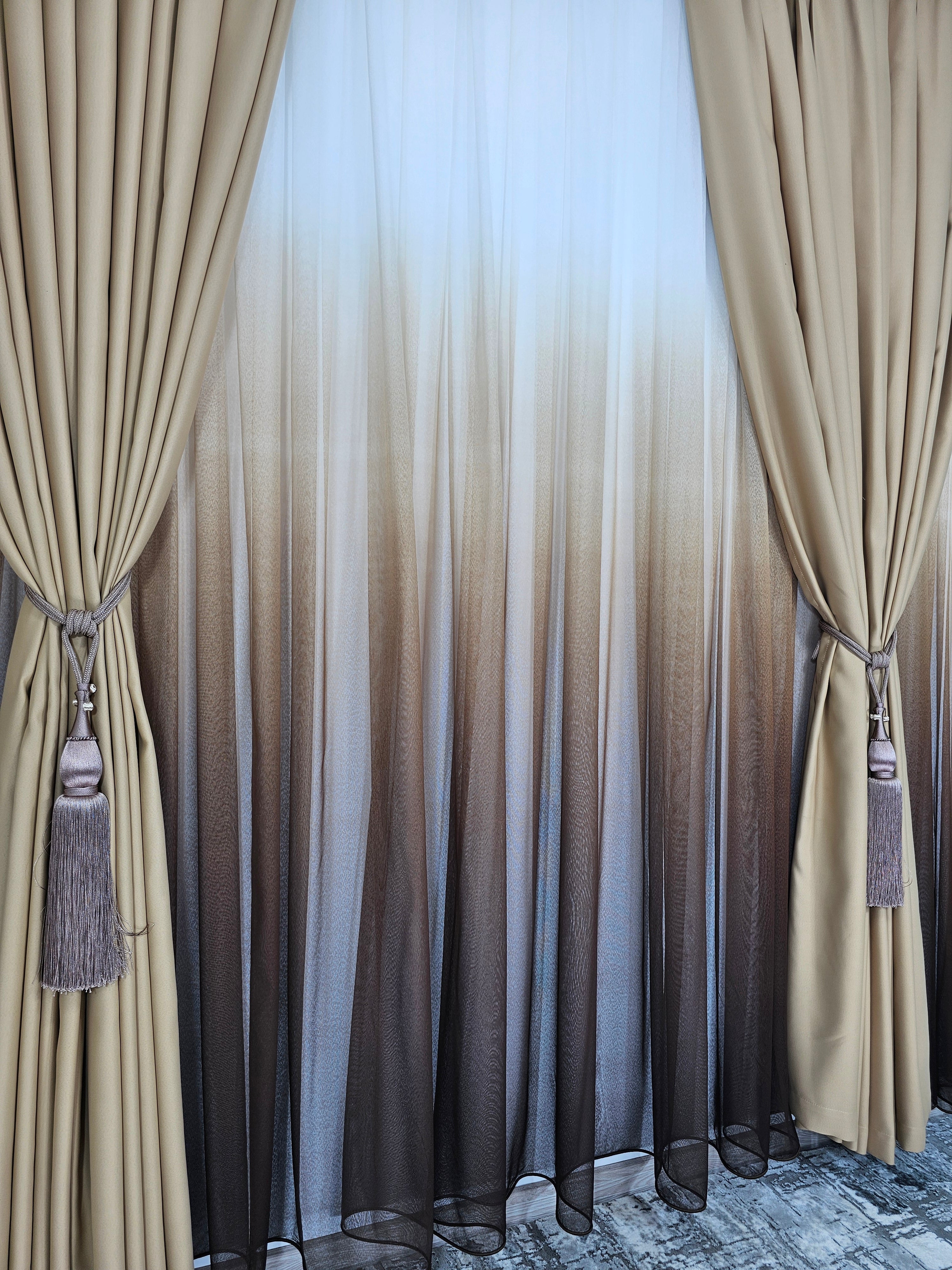 Set Mira: perdea maro in degrade si draperie capucino blackout 98%