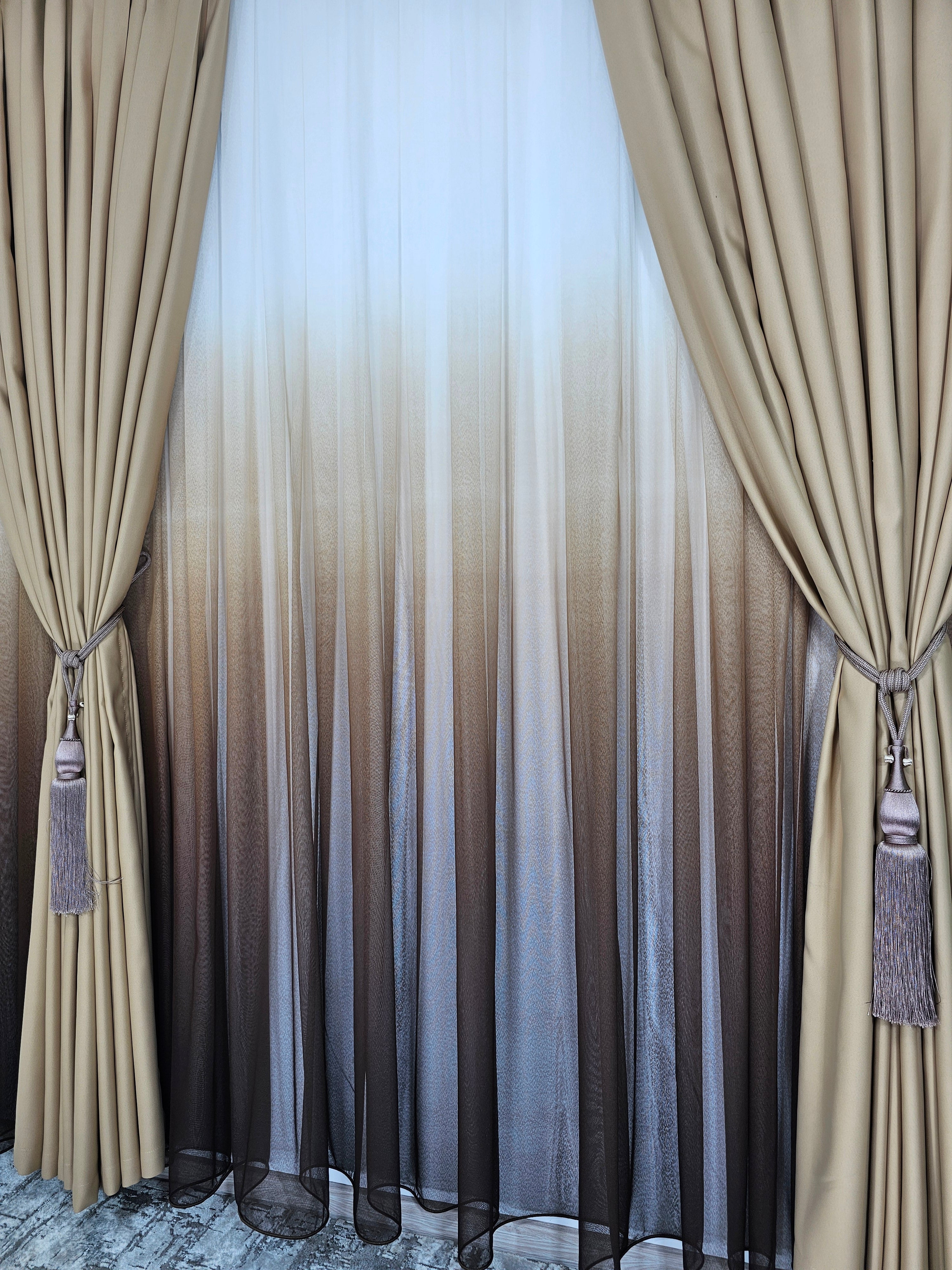 Set Mira: perdea maro in degrade si draperie capucino blackout 98%